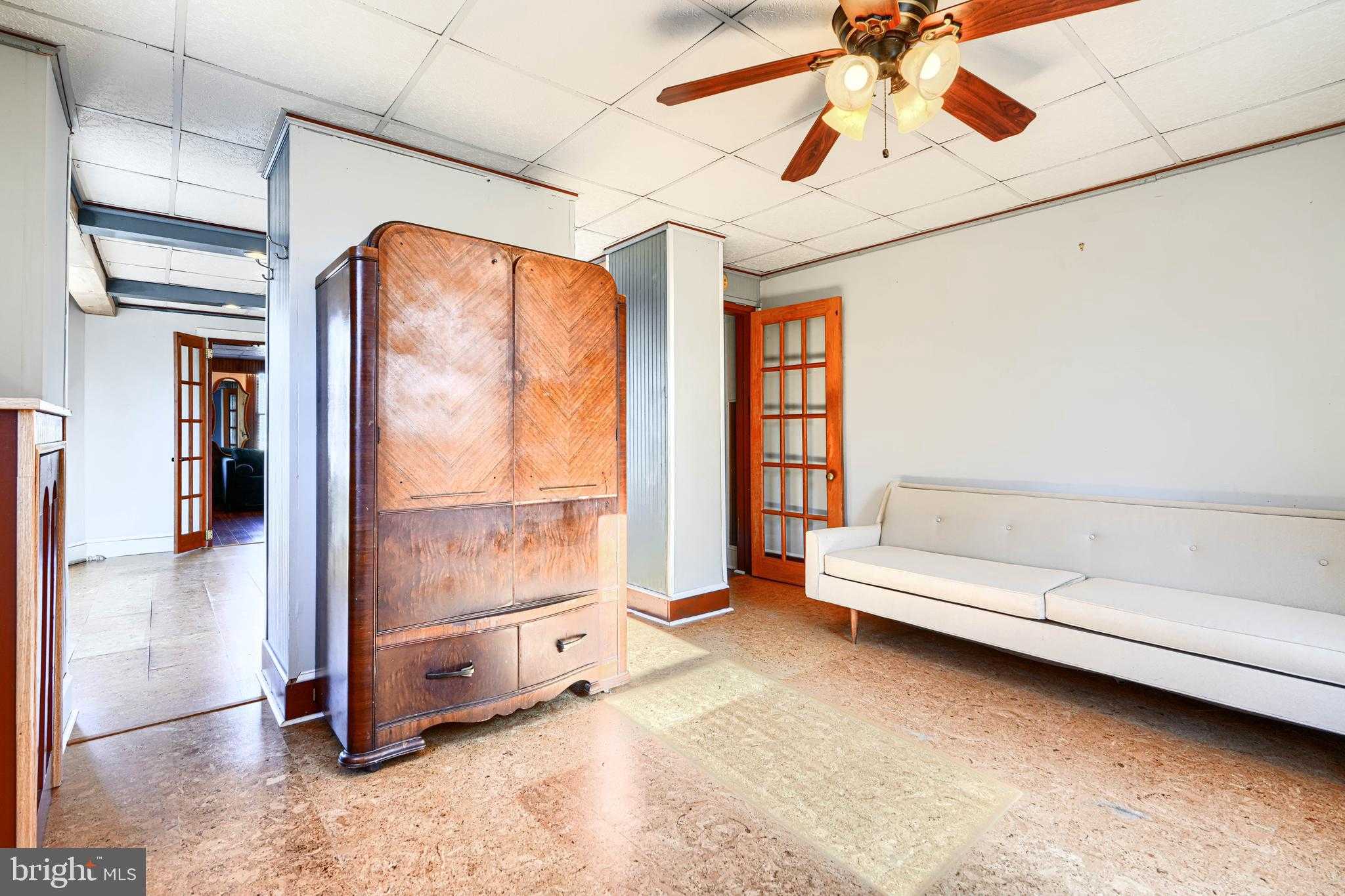 523 Rossiter Ave photo 23