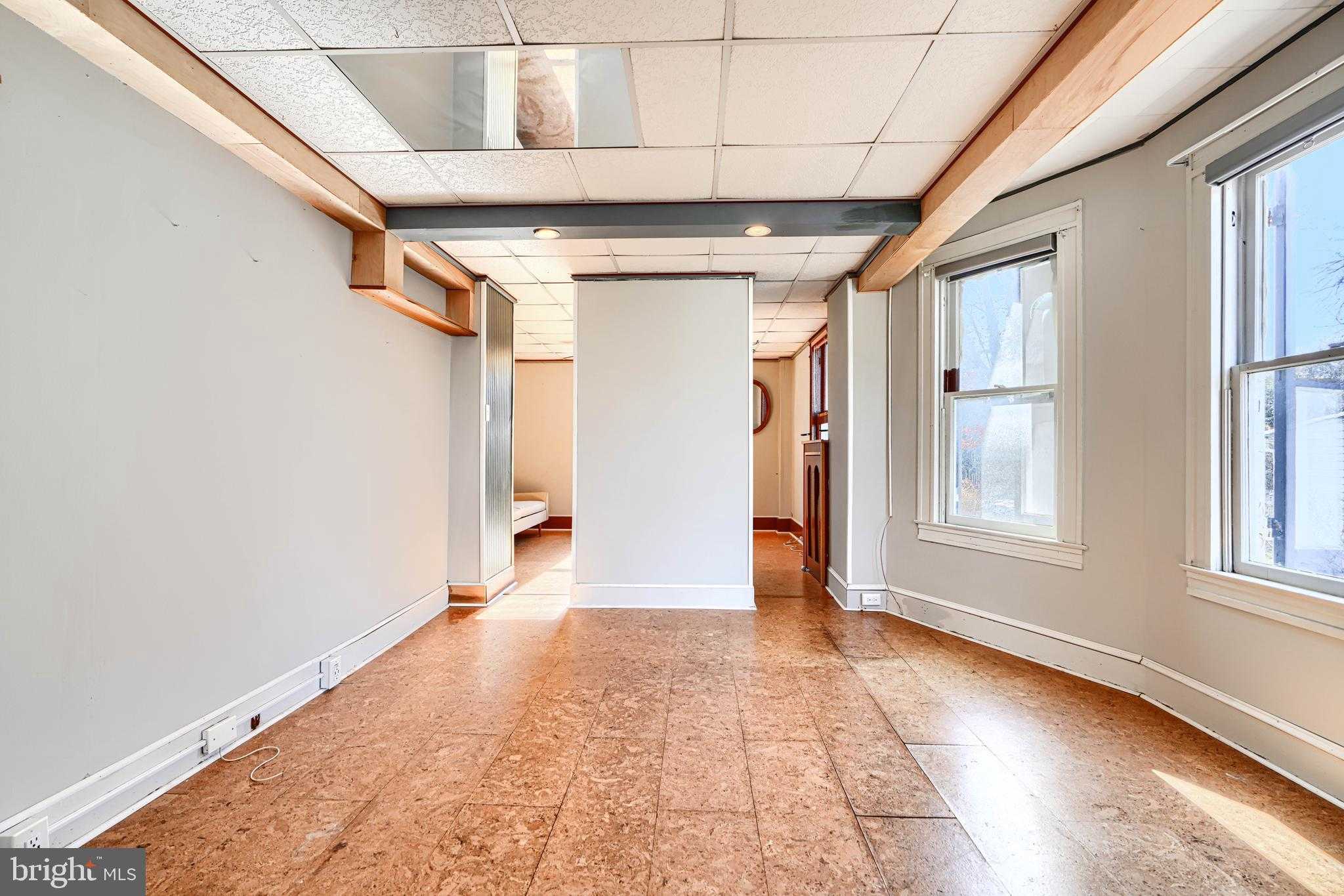 523 Rossiter Ave photo 25