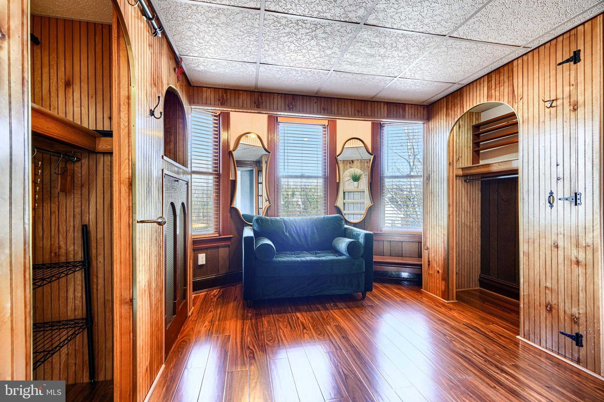 523 Rossiter Ave photo 27