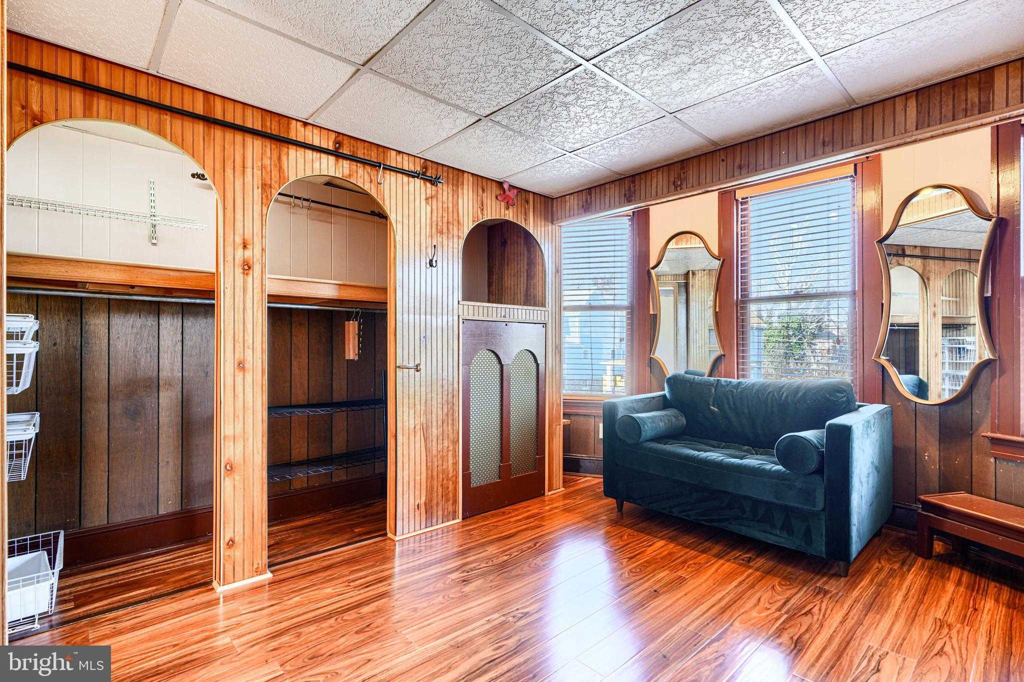 523 Rossiter Ave photo 29