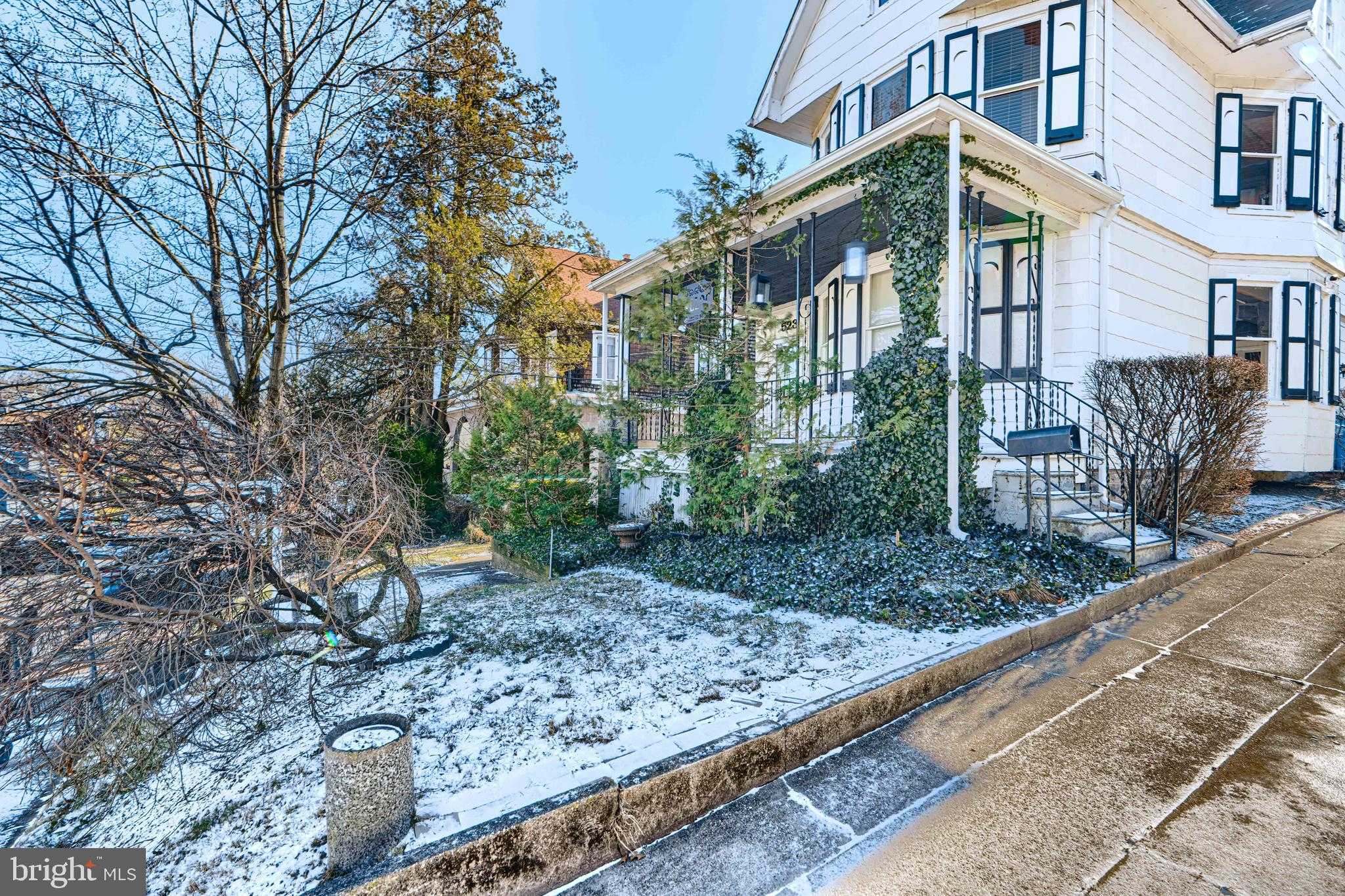 523 Rossiter Ave photo 3