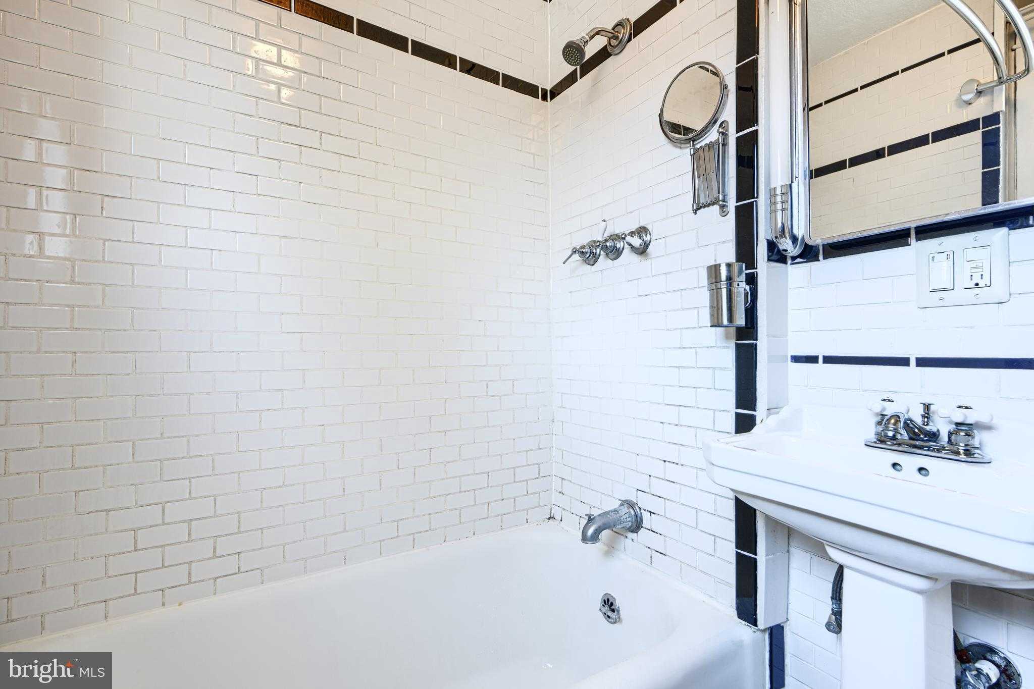 523 Rossiter Ave photo 34