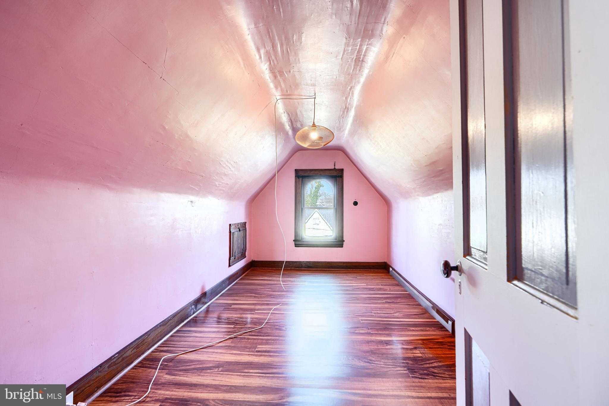 523 Rossiter Ave photo 39