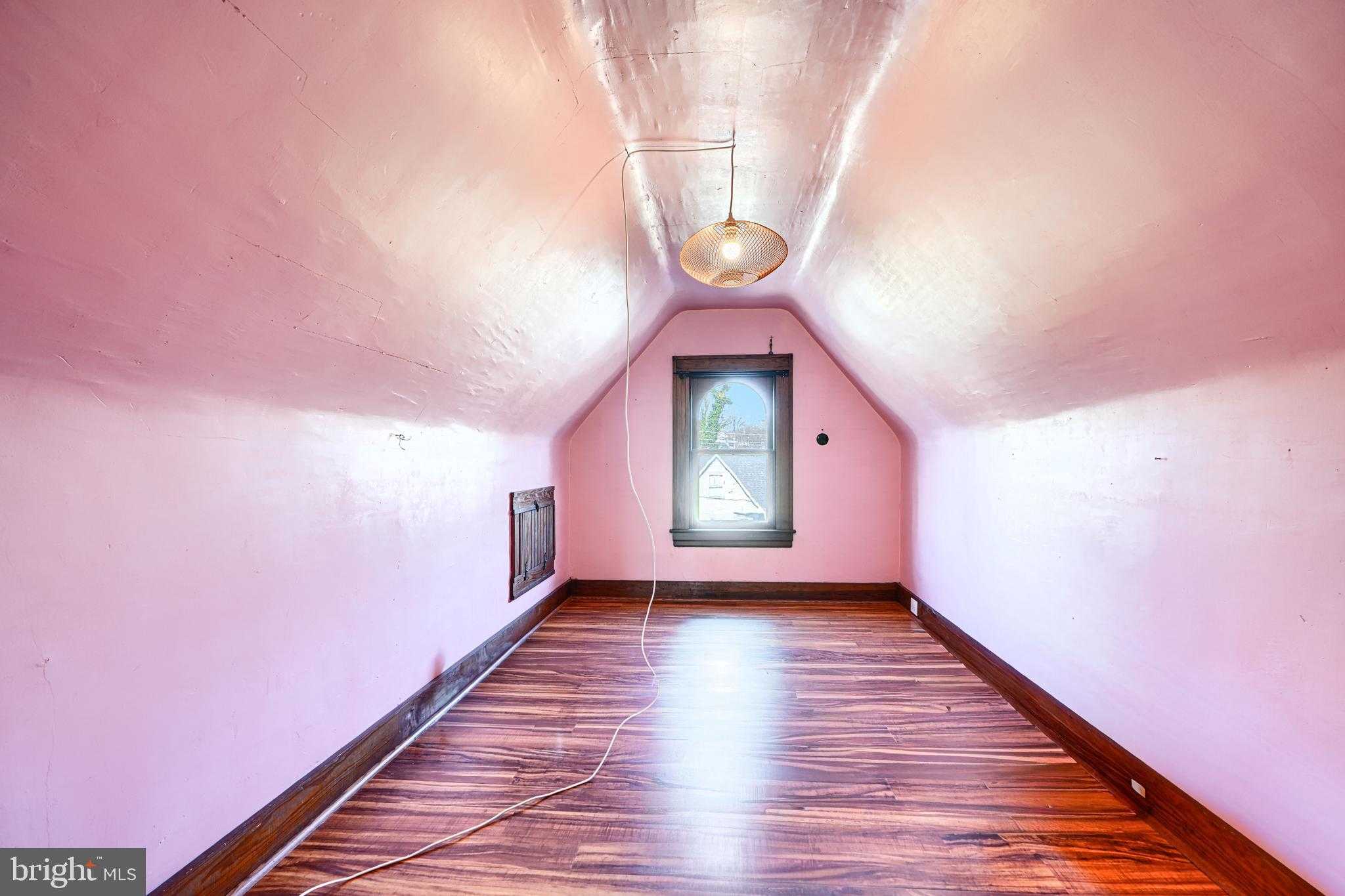 523 Rossiter Ave photo 40