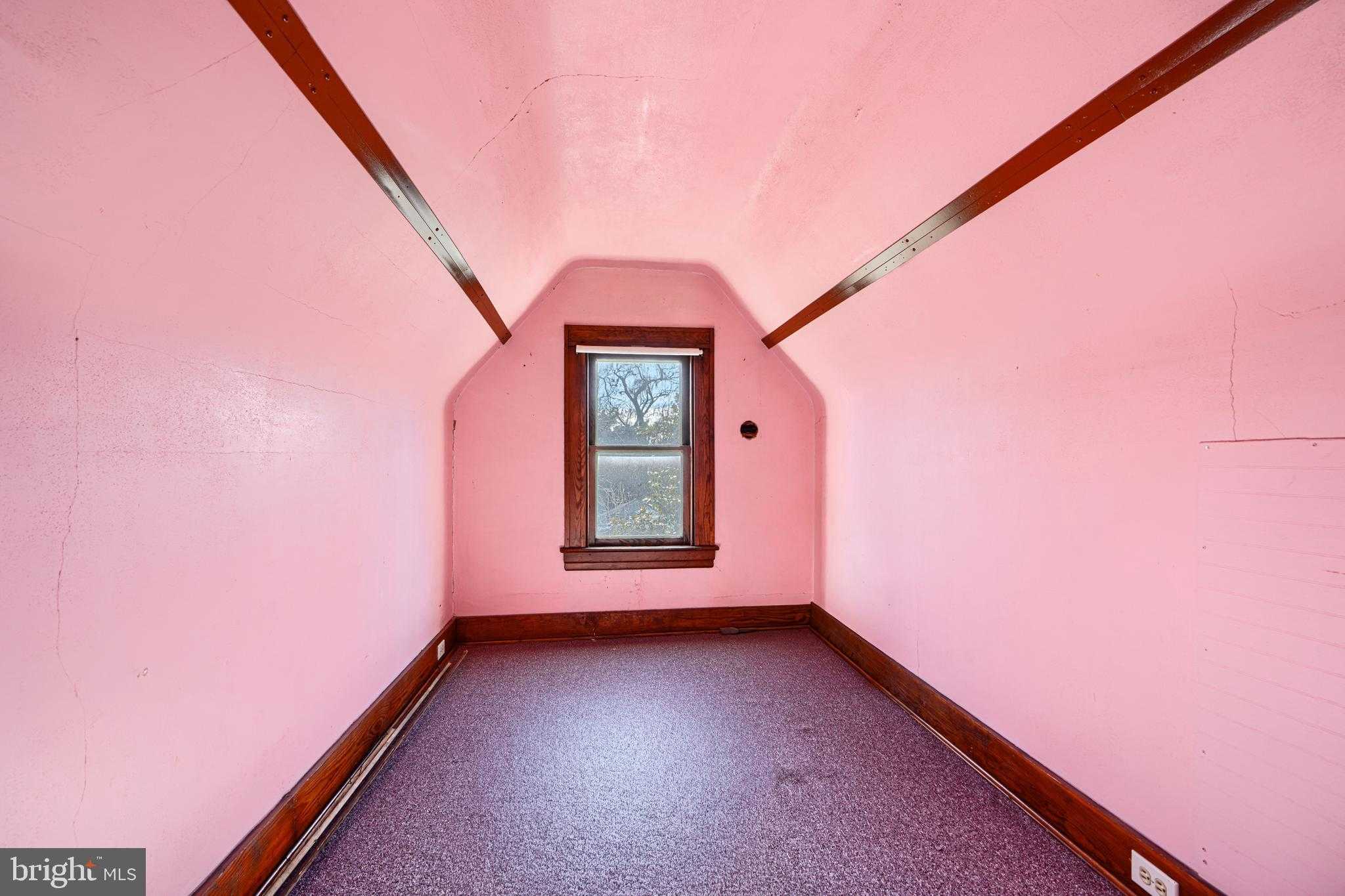 523 Rossiter Ave photo 42