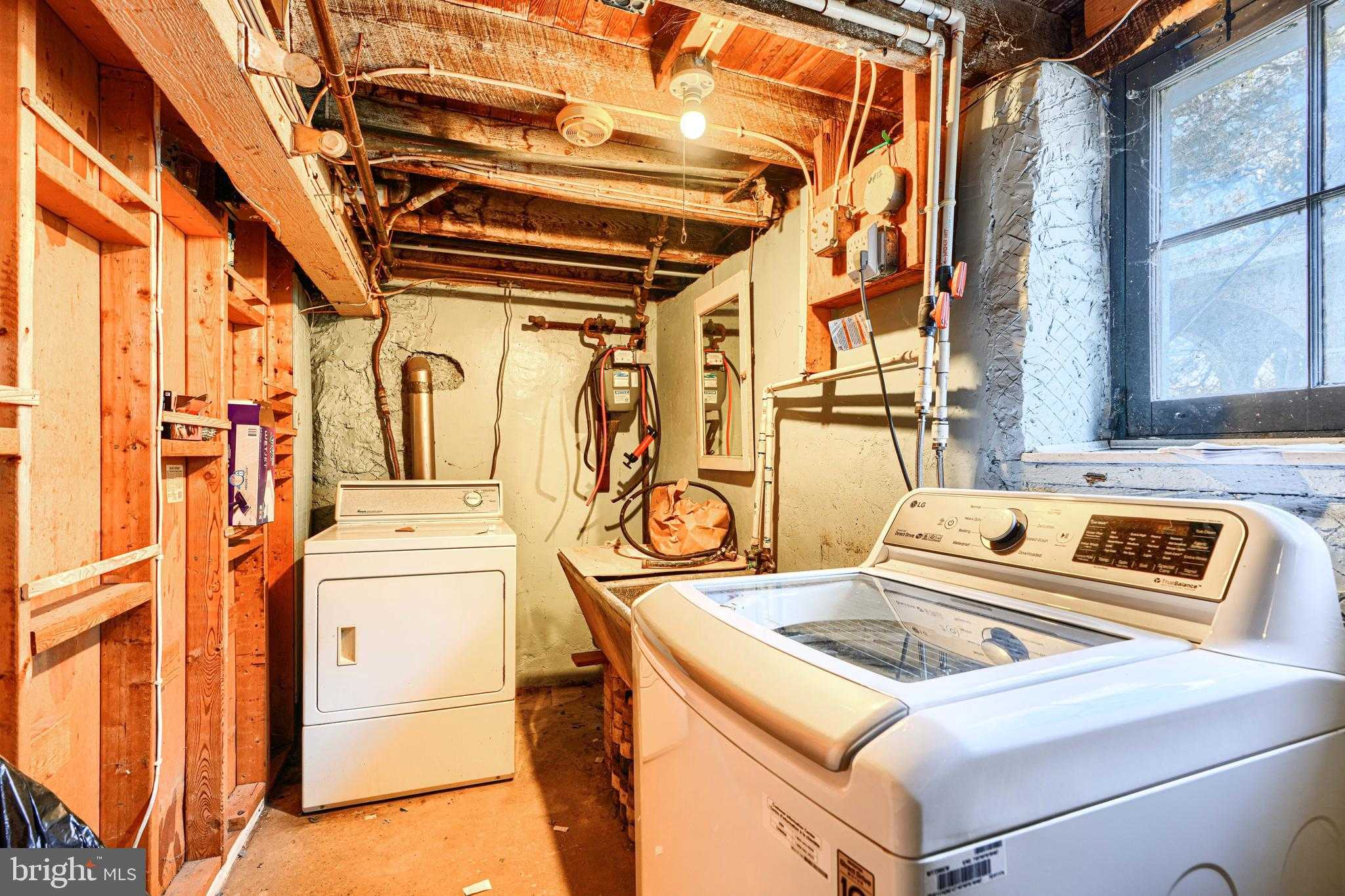 523 Rossiter Ave photo 44