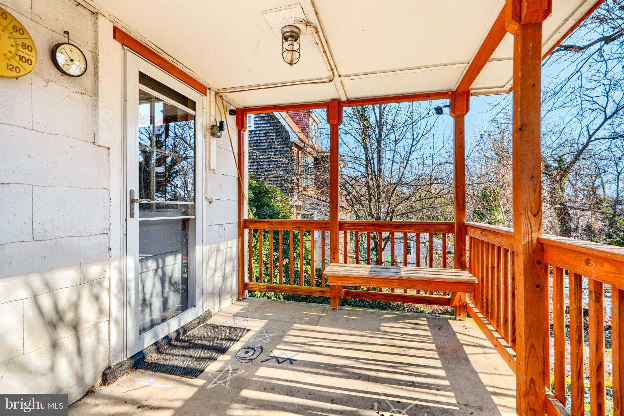 523 Rossiter Ave photo 53