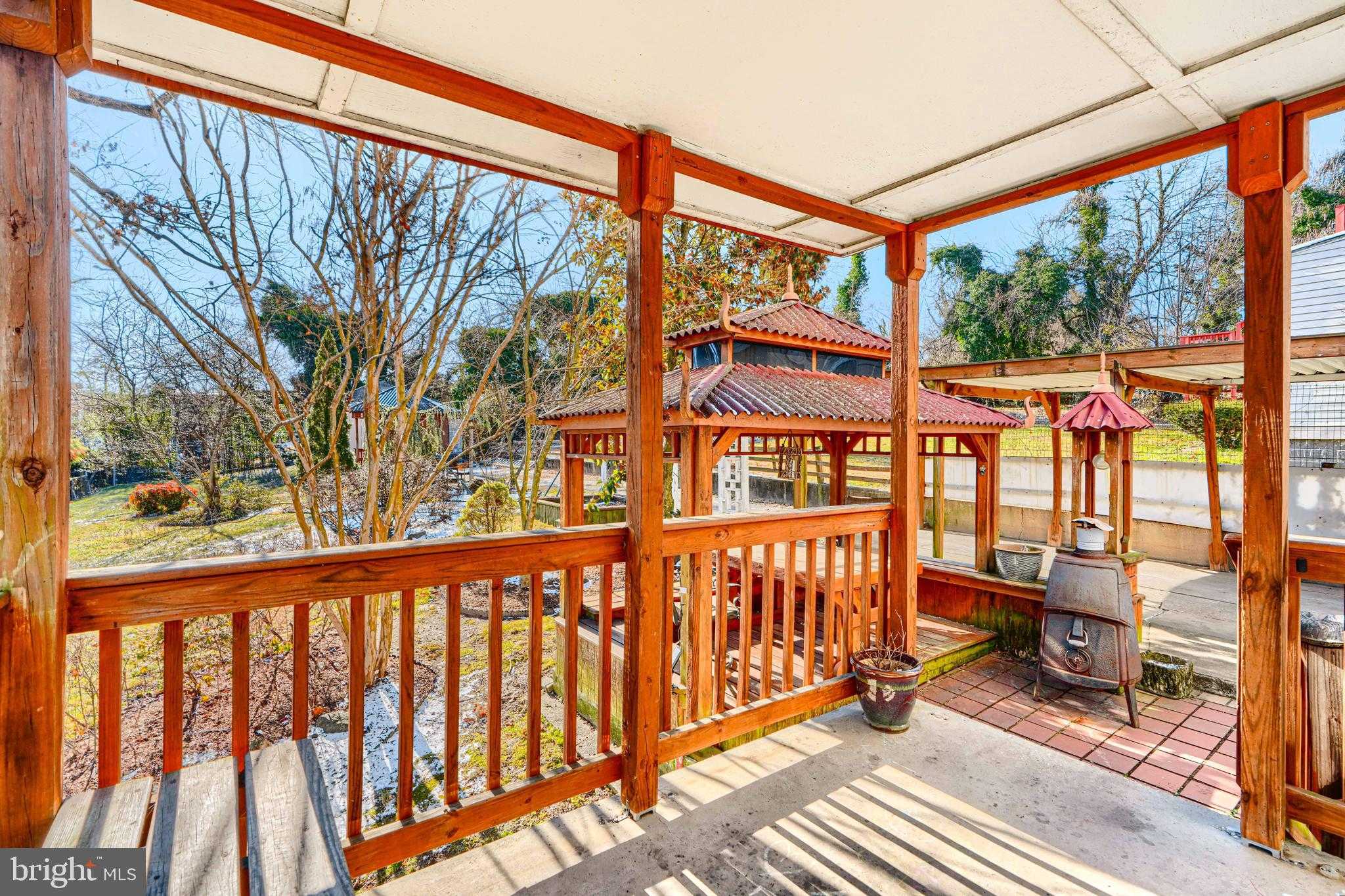 523 Rossiter Ave photo 54