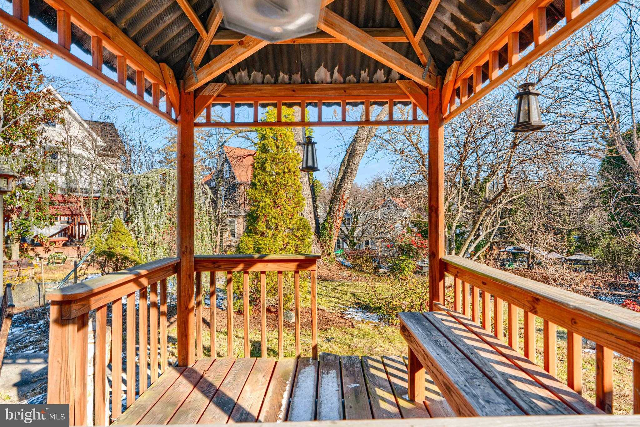 523 Rossiter Ave photo 59