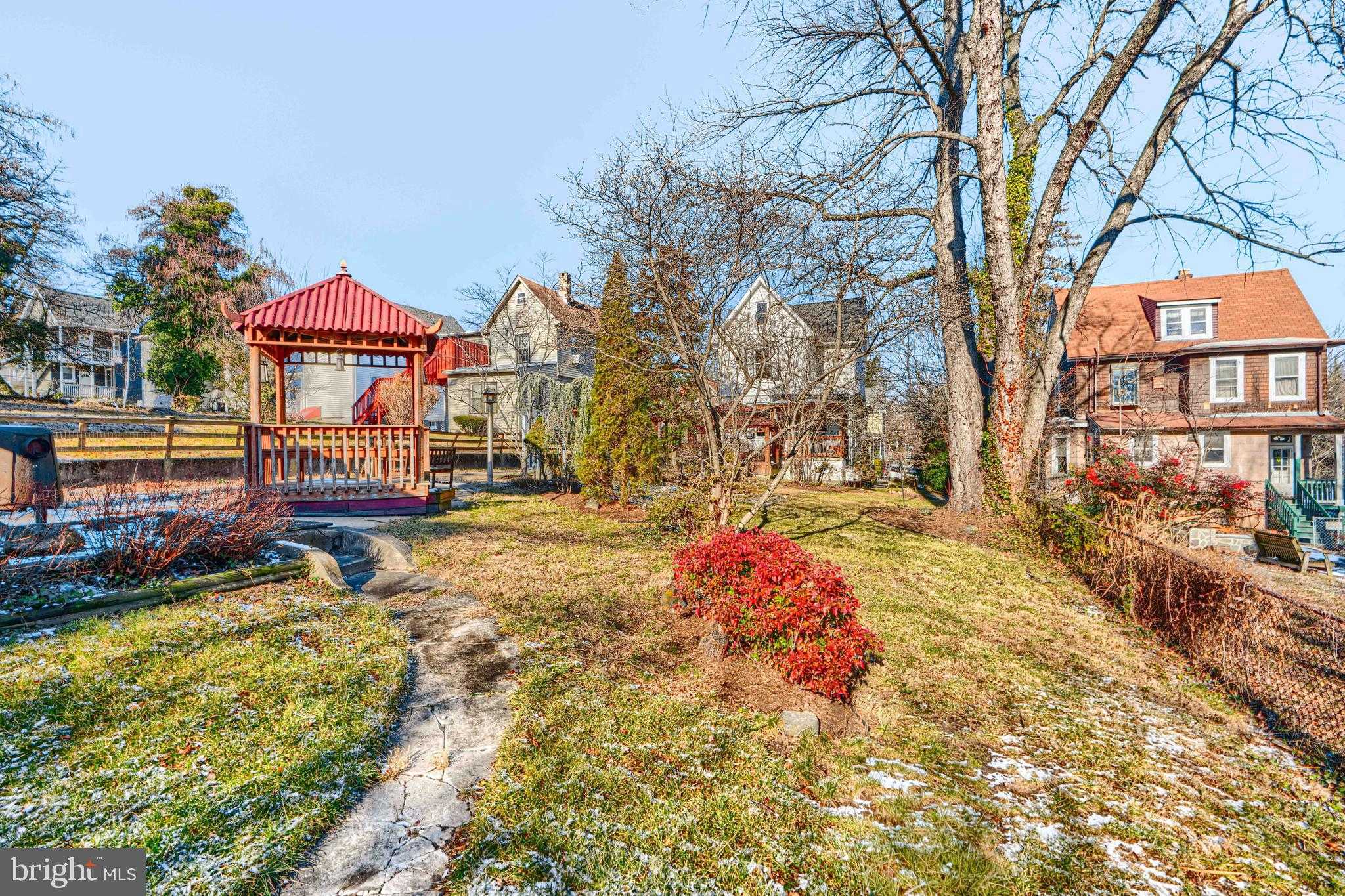 523 Rossiter Ave photo 62