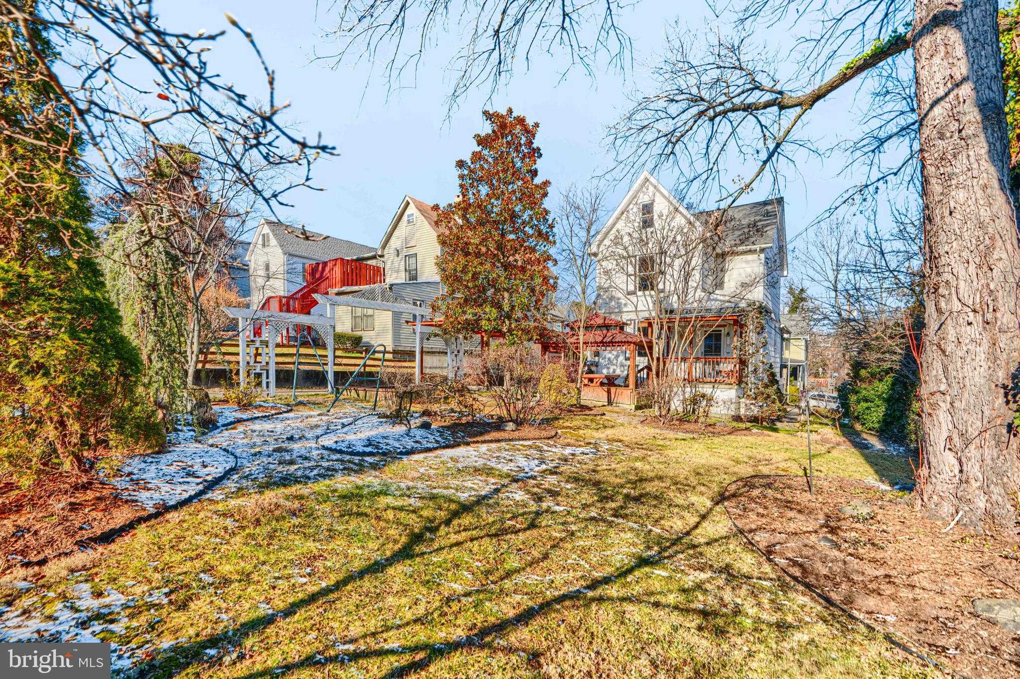 523 Rossiter Ave photo 63