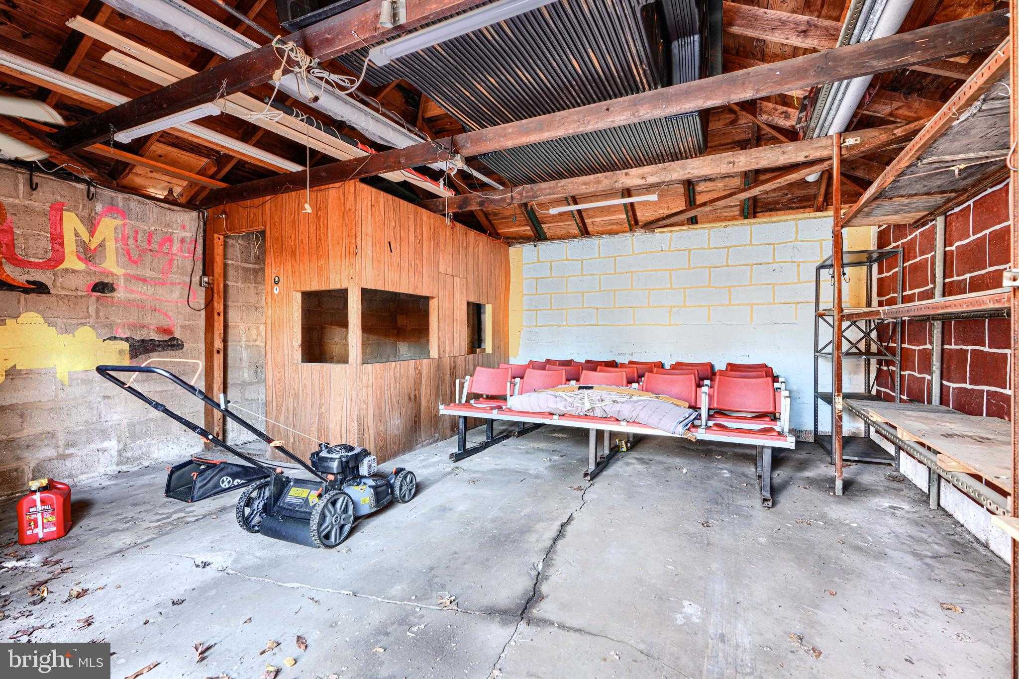 523 Rossiter Ave photo 67