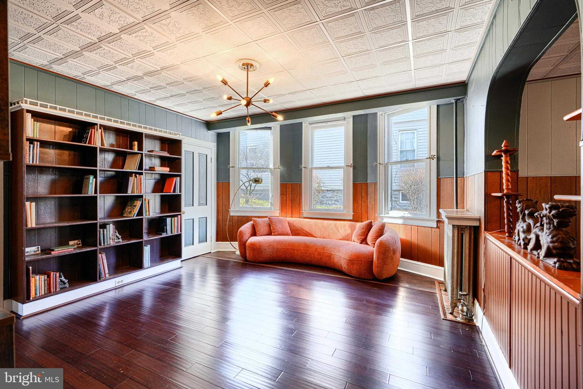 523 Rossiter Ave photo 9