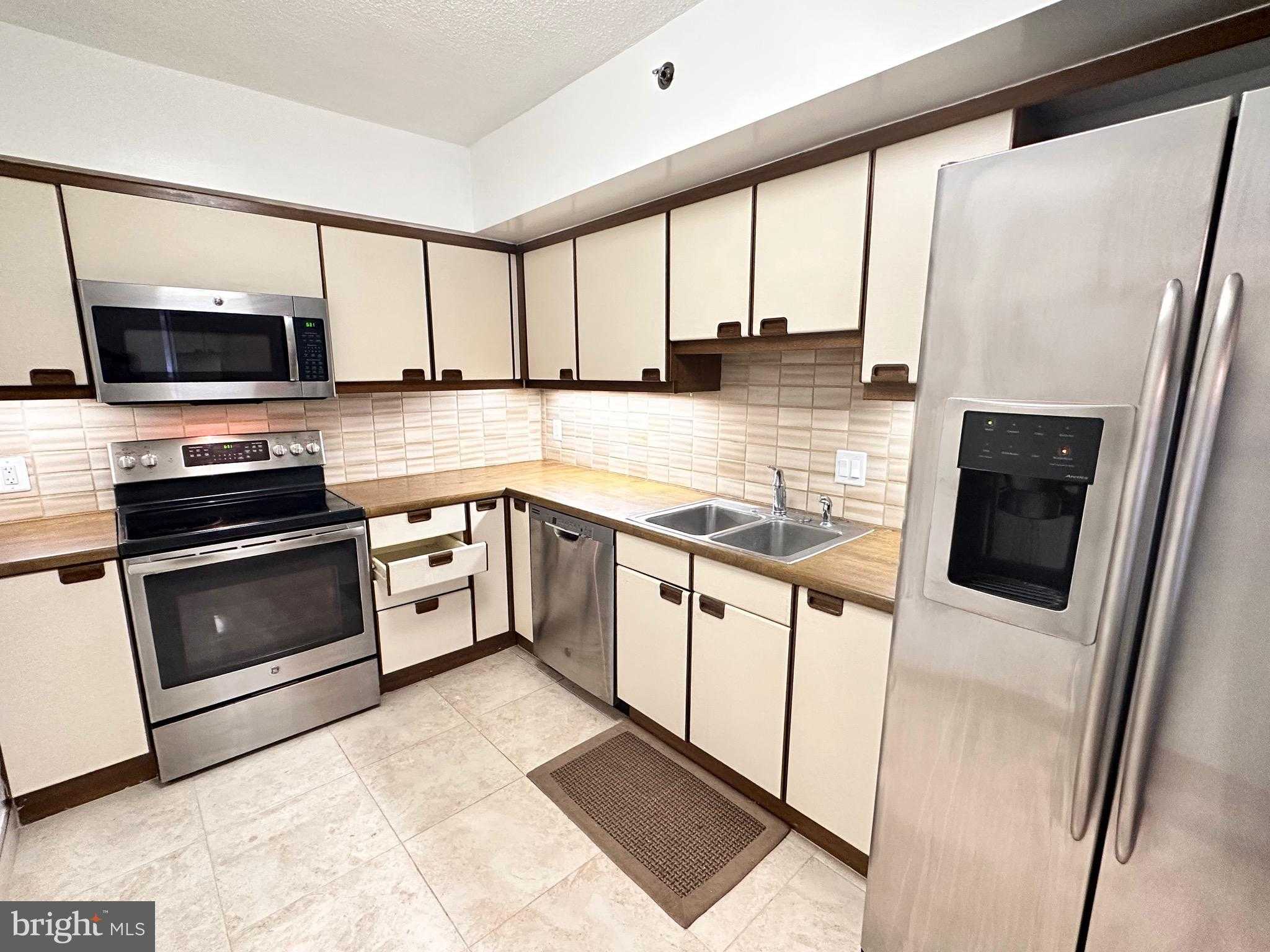 1200 Crystal Dr Apt 214 photo 5