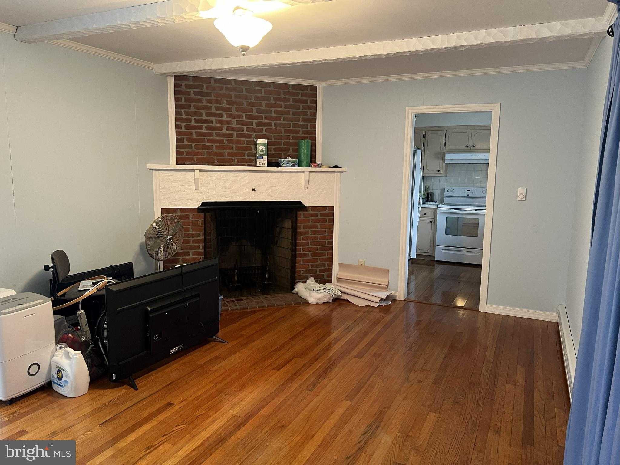 656 Snyder Ave photo 3