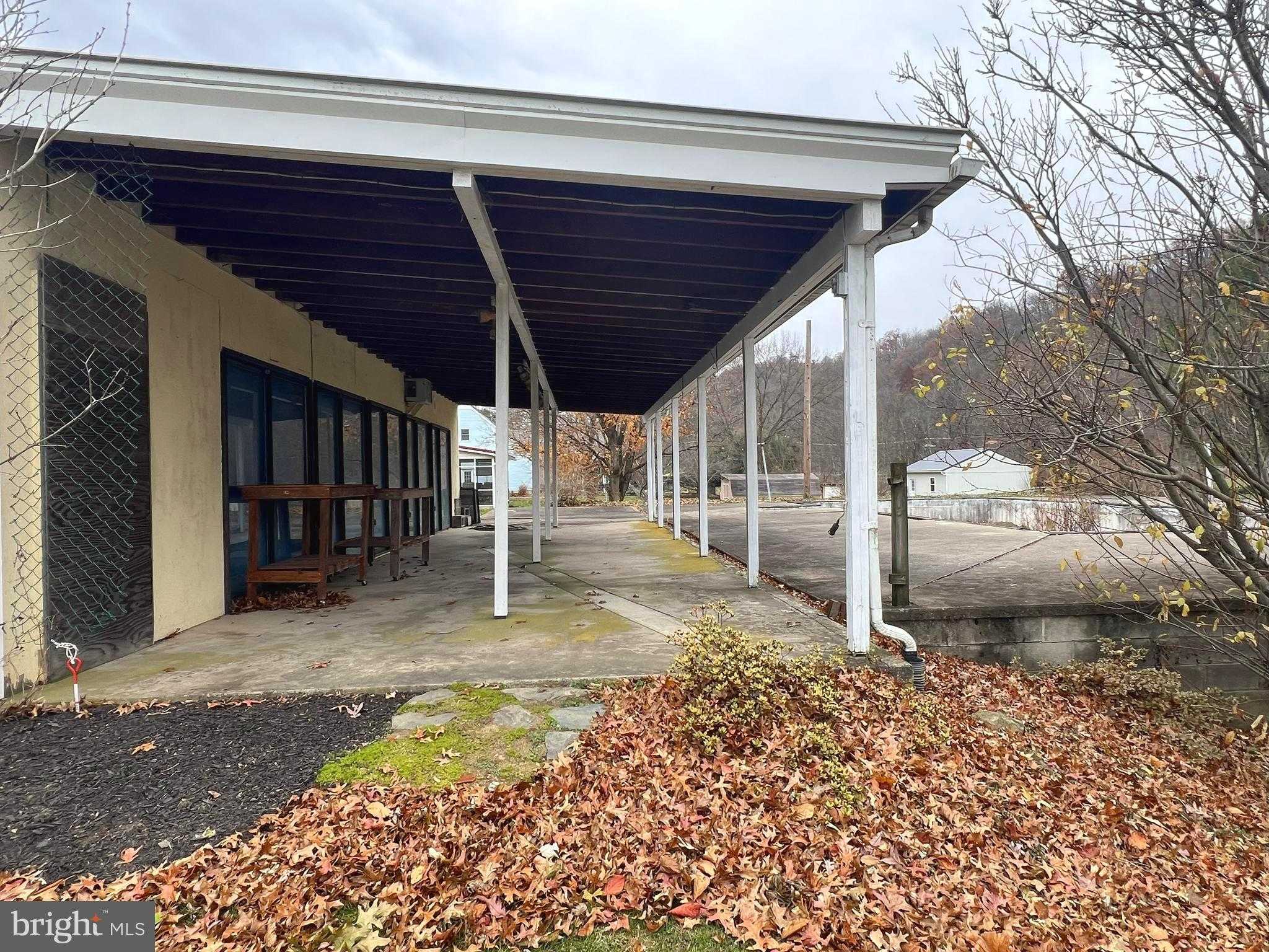 656 Snyder Ave photo 32