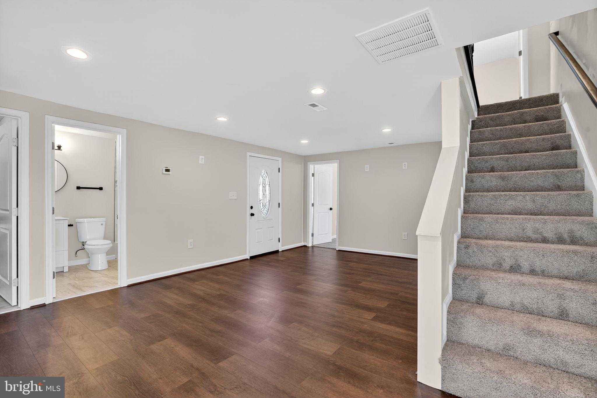 5904 Harvey St photo 8