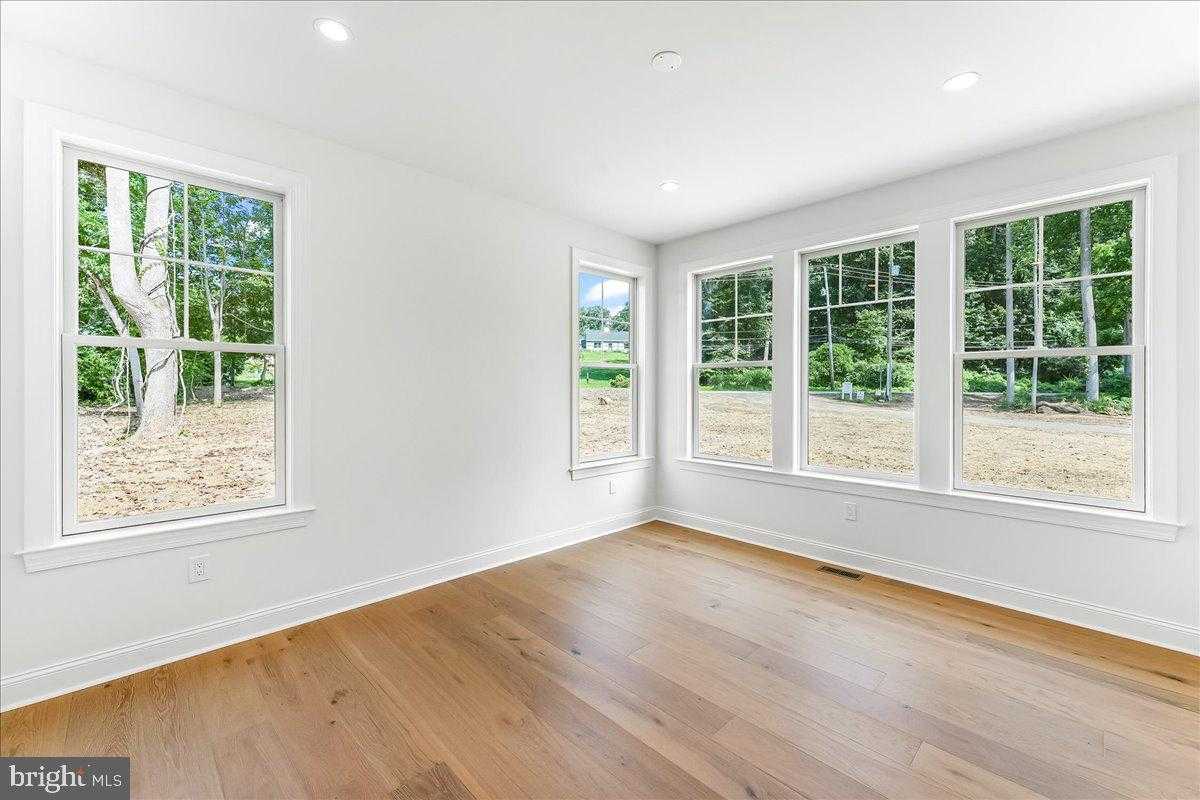 1250 Gradyville Rd photo 5