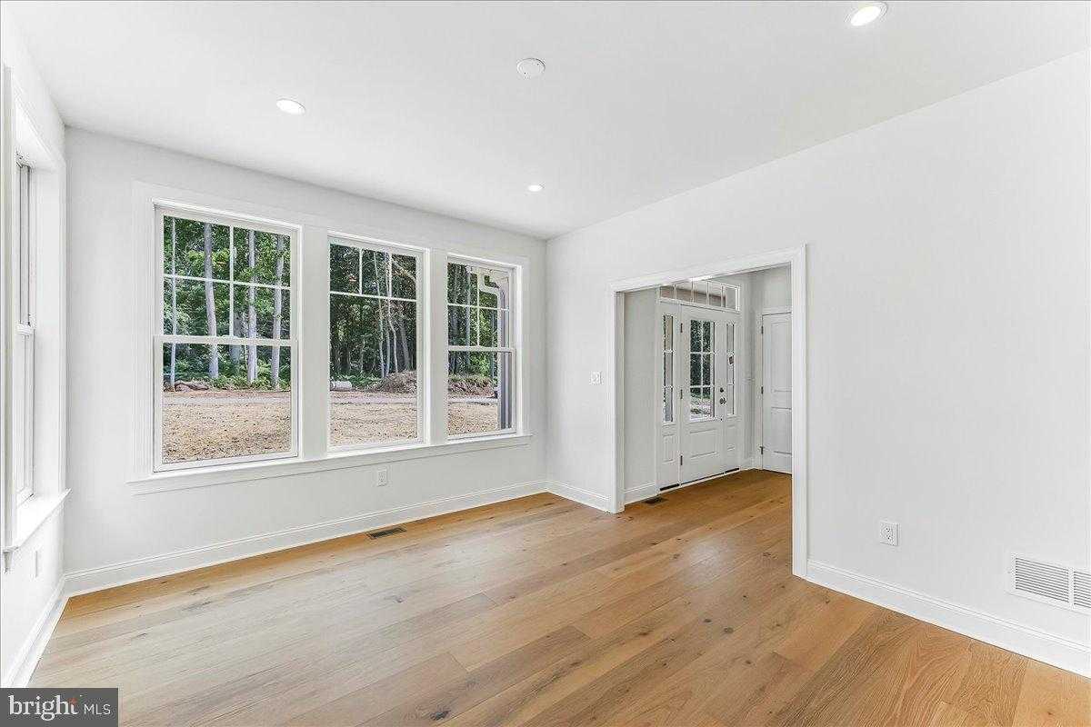 1250 Gradyville Rd photo 7