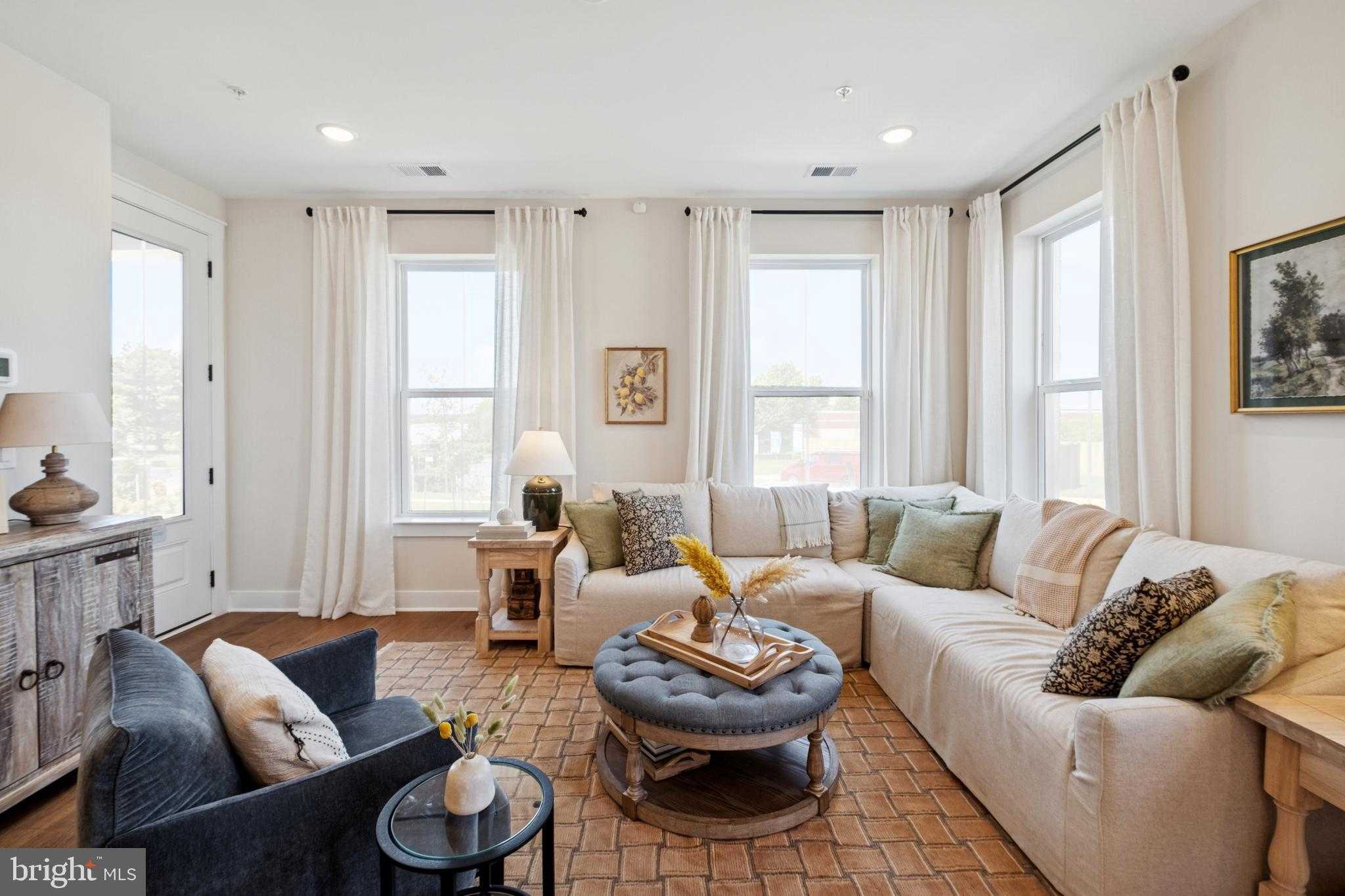 14917 Deco Cir photo 4