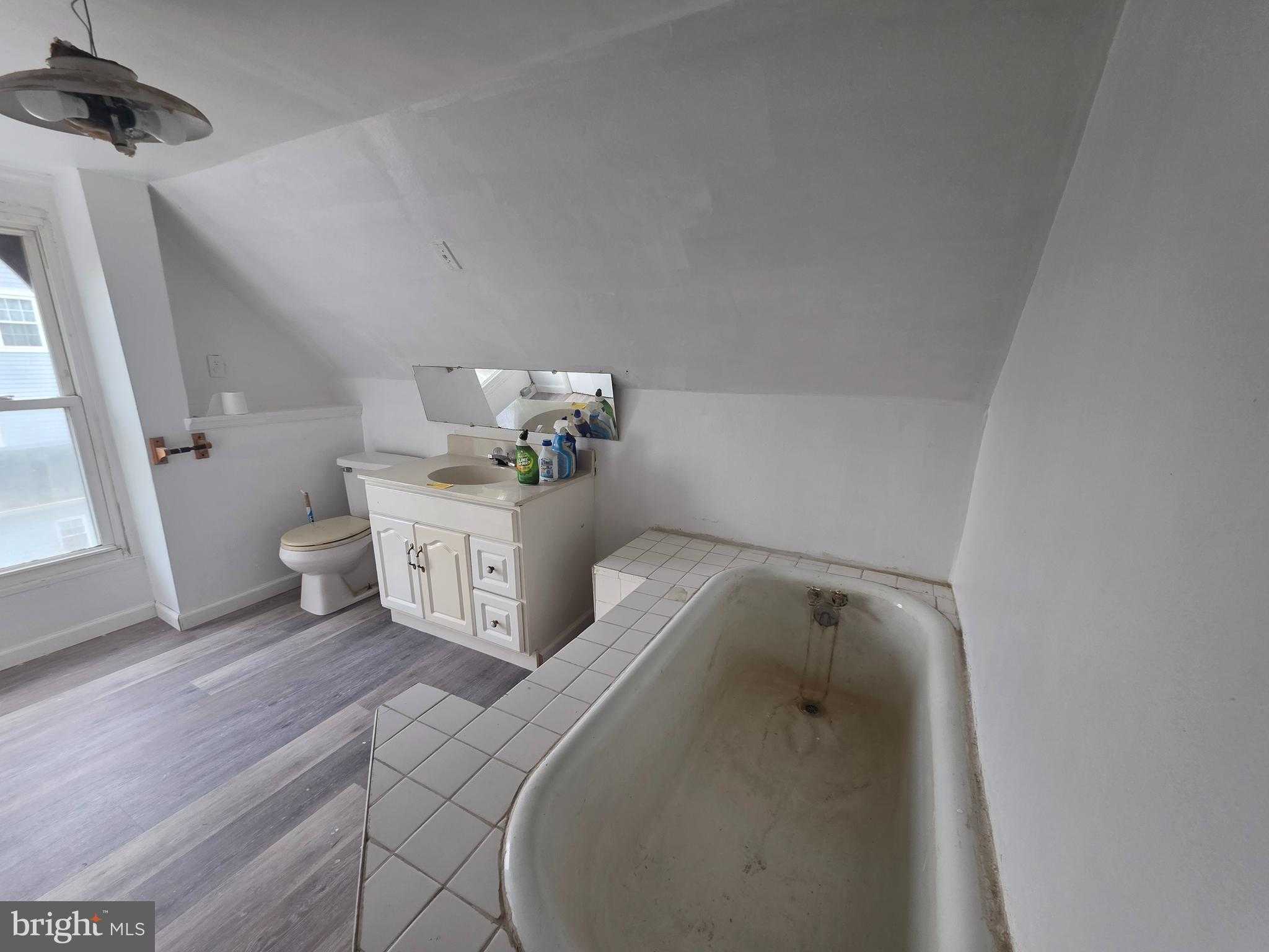 102 N Collins St photo 23