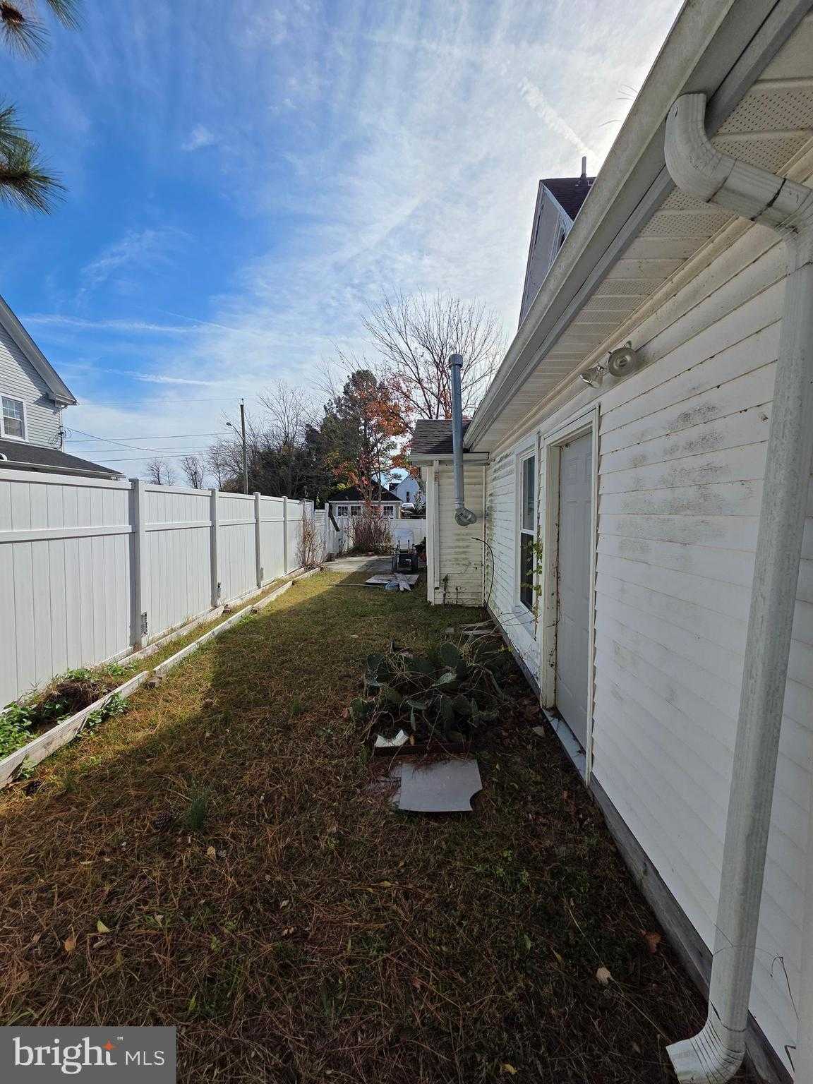 102 N Collins St photo 4