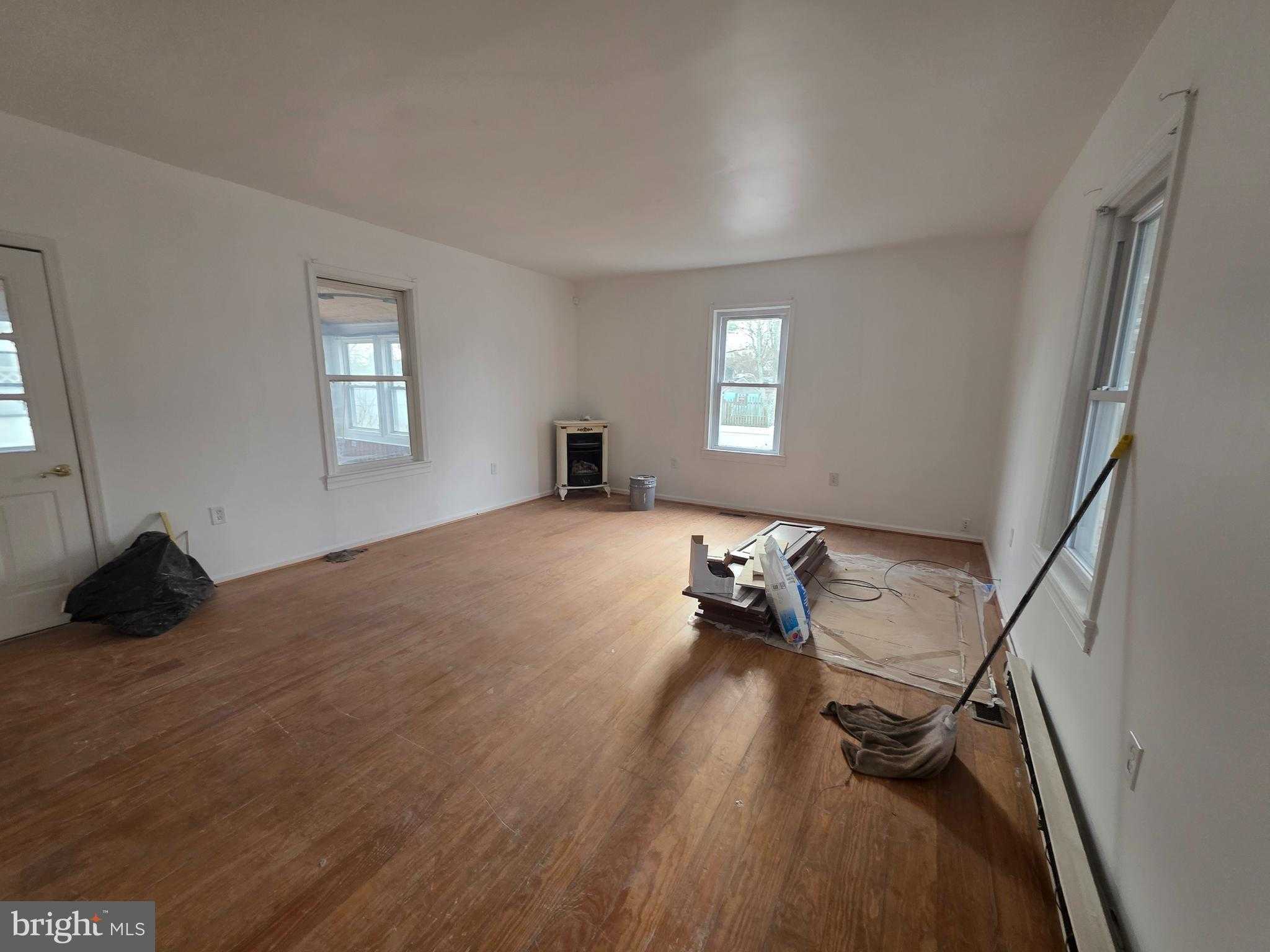 102 N Collins St photo 7