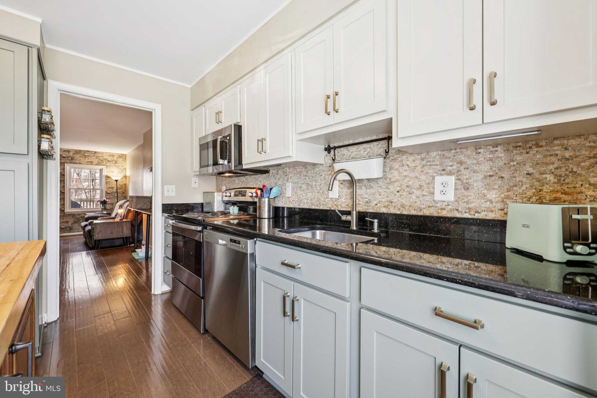 3877 Ogilvie CT photo 2