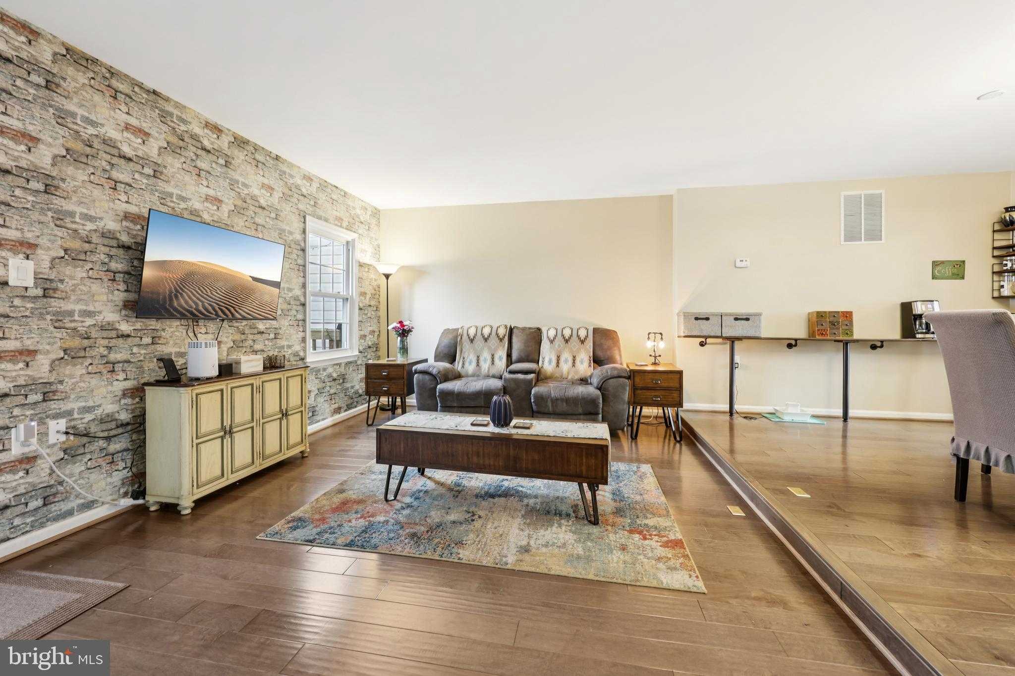 3877 Ogilvie CT photo 4