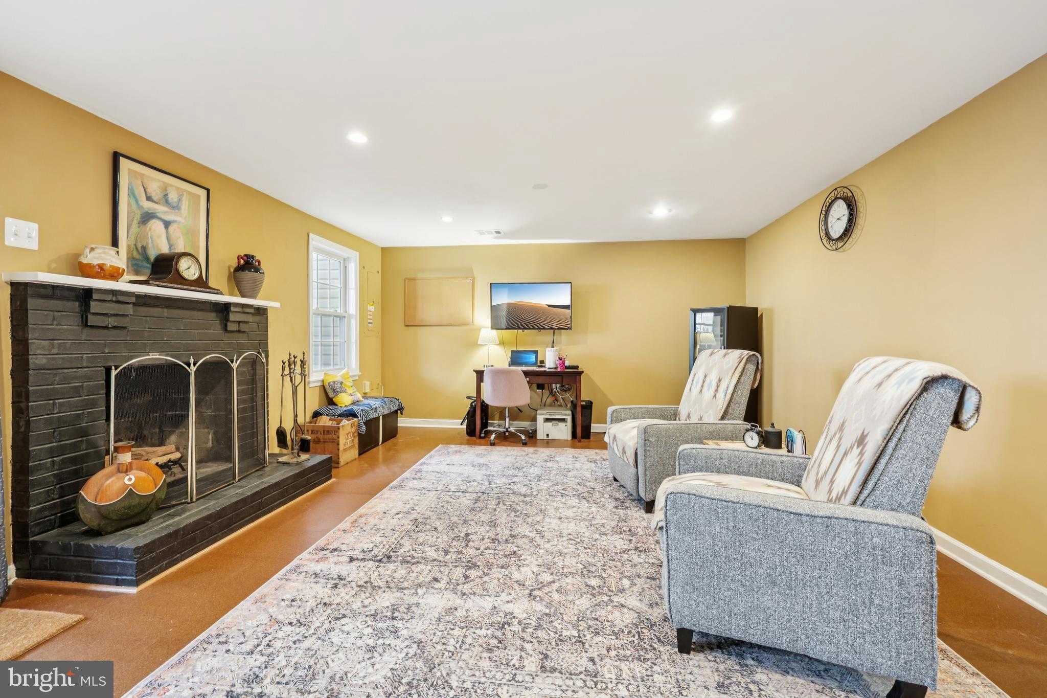 3877 Ogilvie CT photo 5