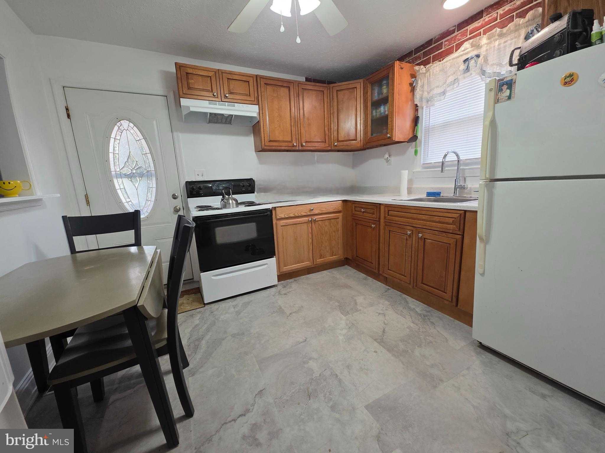 368 W 9th St photo 3