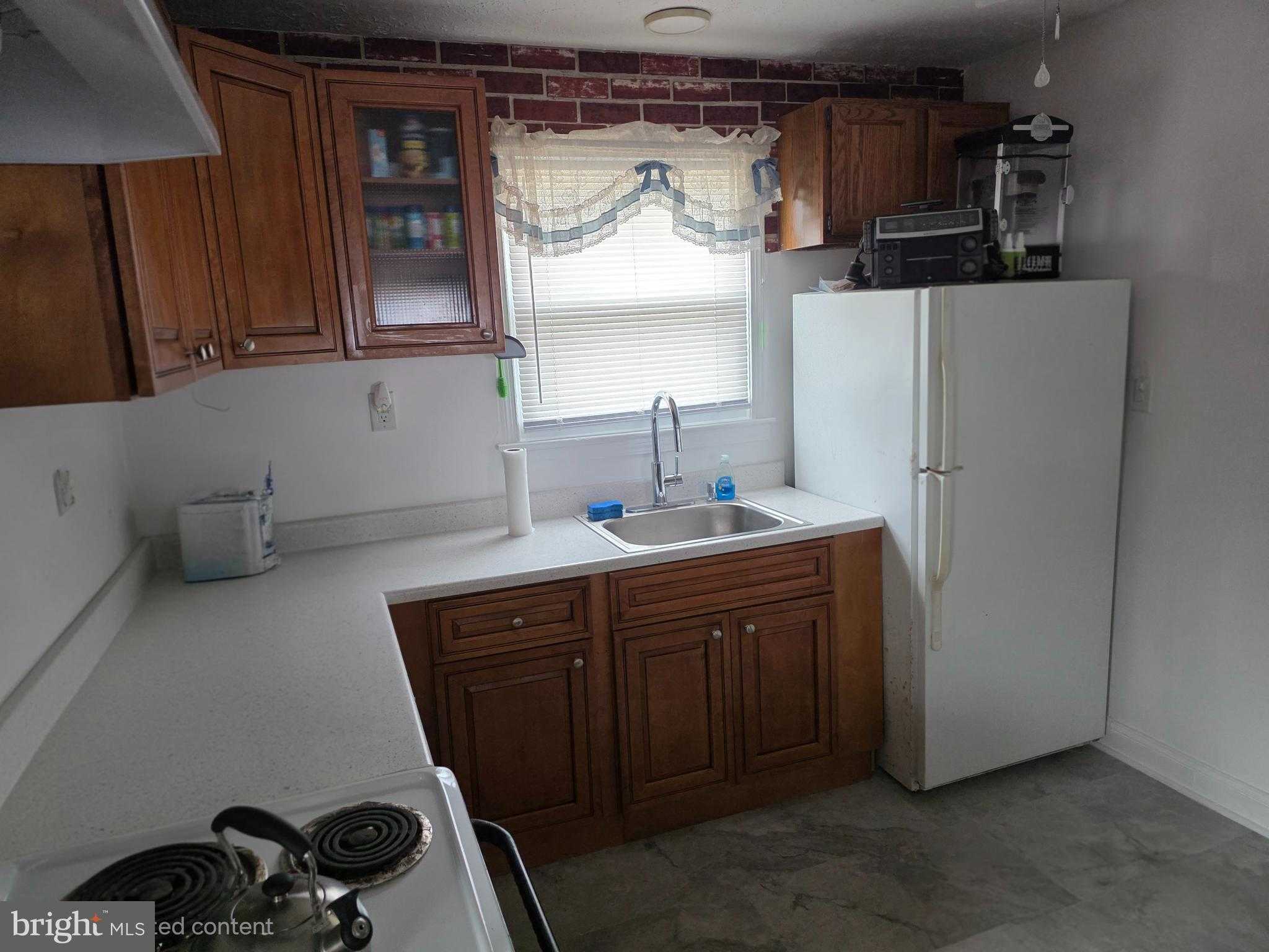 368 W 9th St photo 4