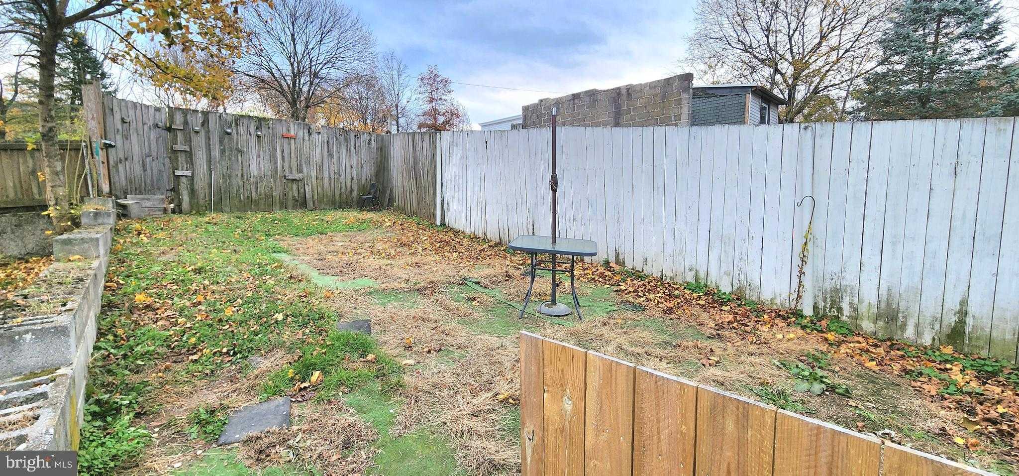 705 W Race St photo 13