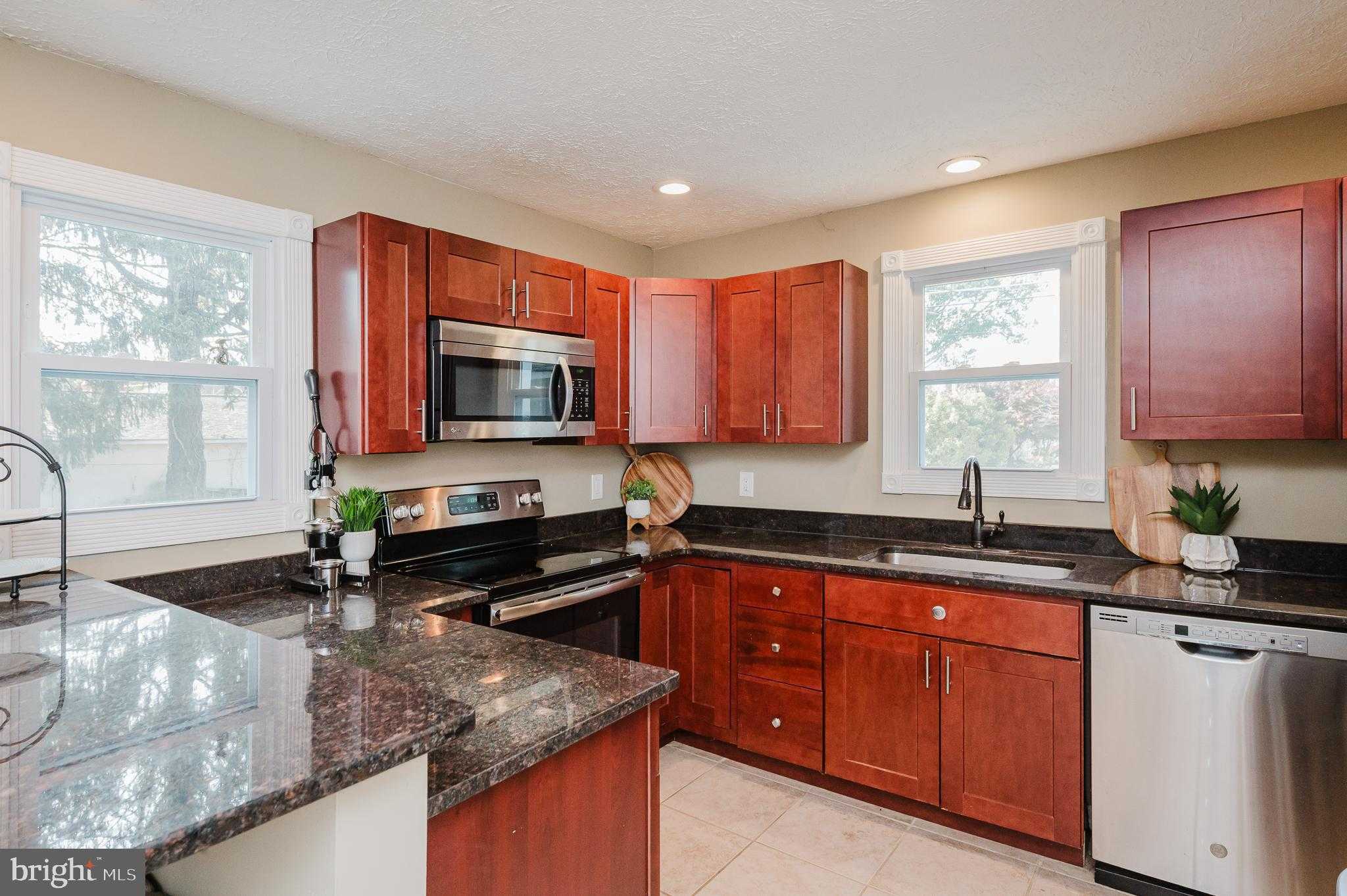 312 Lafayette St photo 18