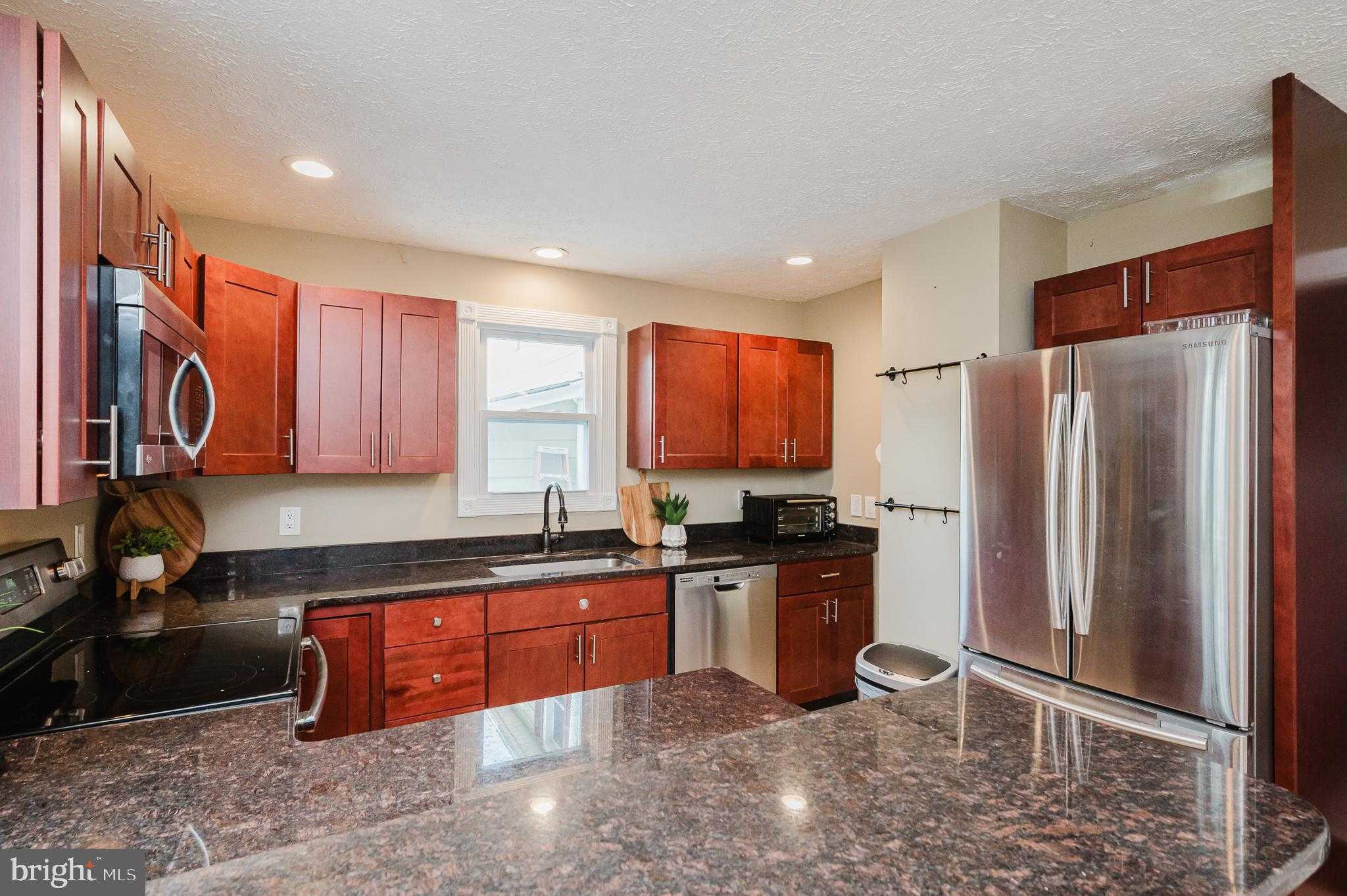 312 Lafayette St photo 23