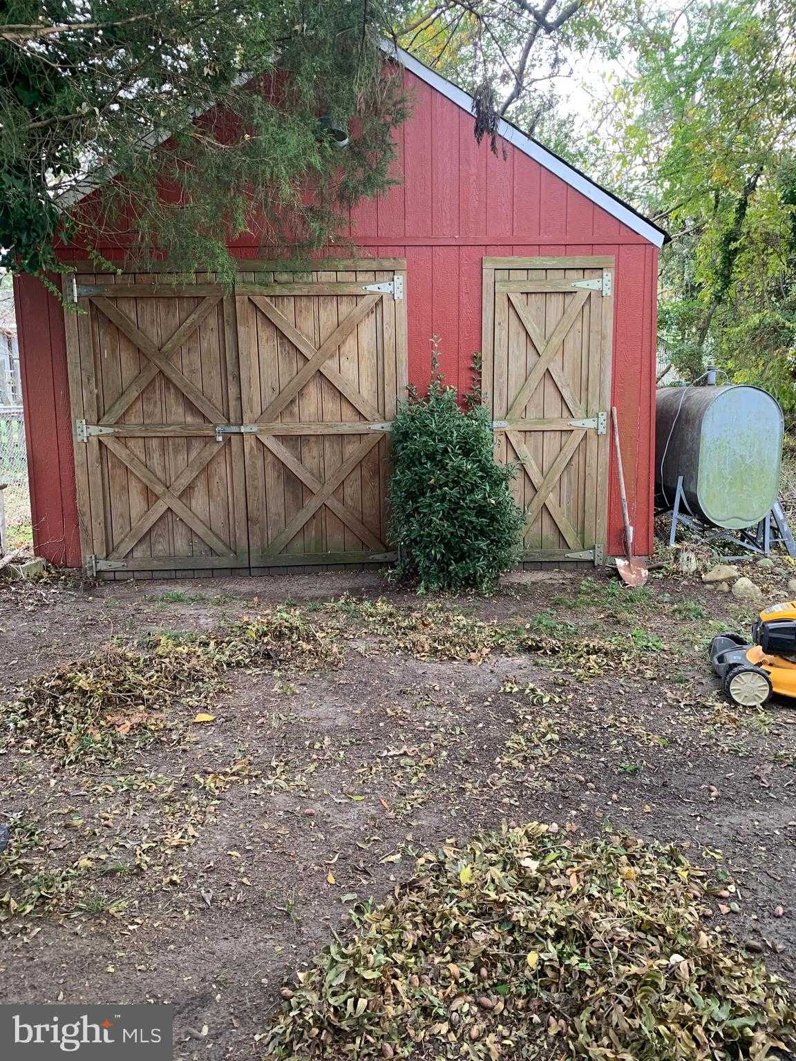 402 Oakley St photo 3