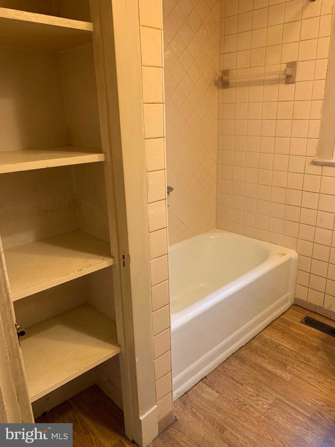 402 Oakley St photo 4