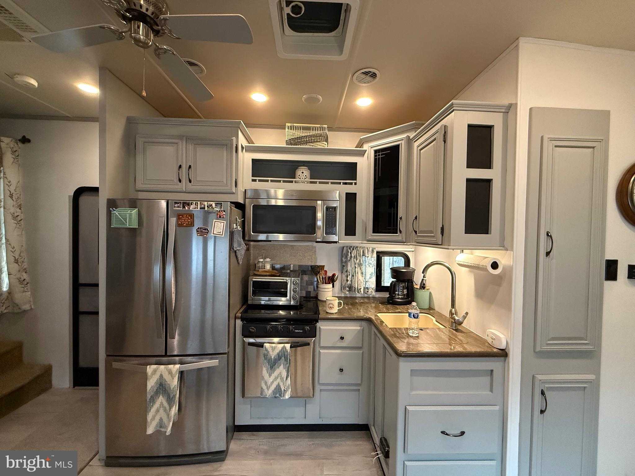 1327 Golliday Ln photo 9