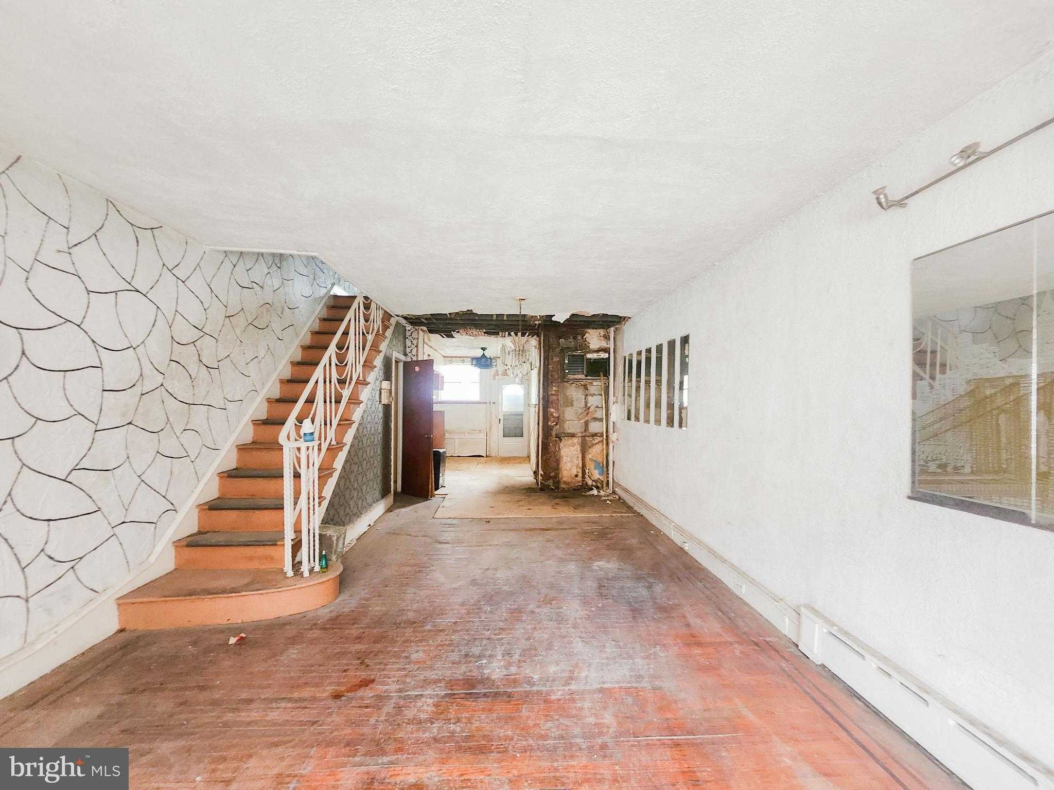 1424 S Hicks St photo 2