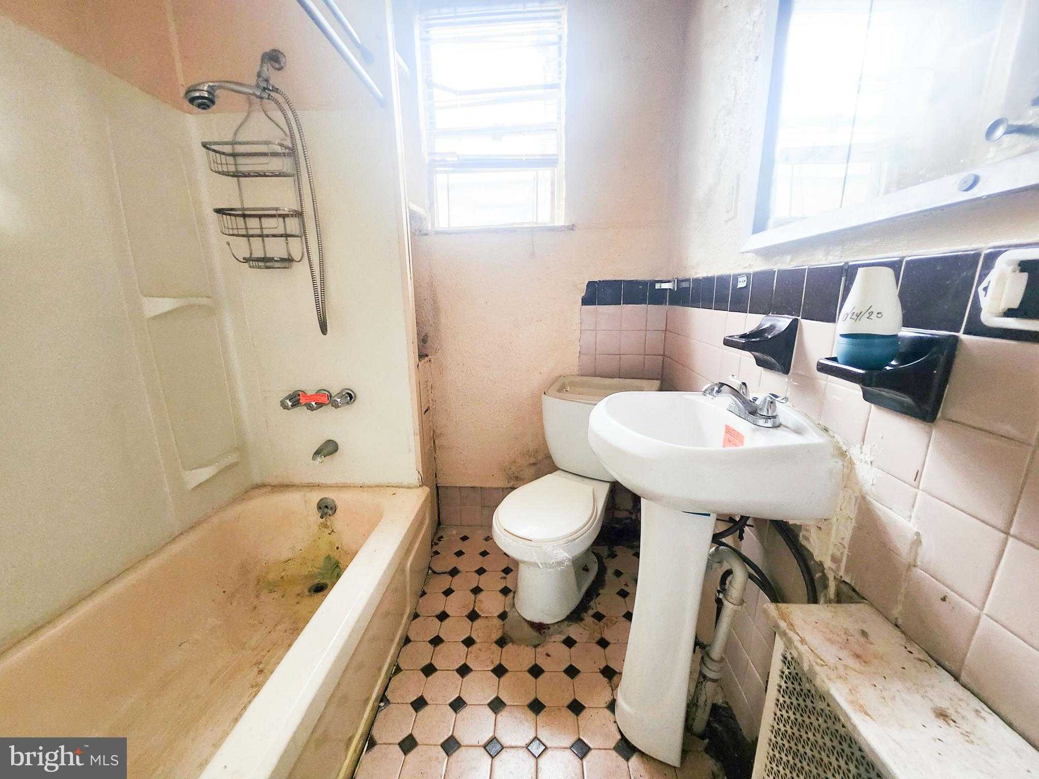 1424 S Hicks St photo 4