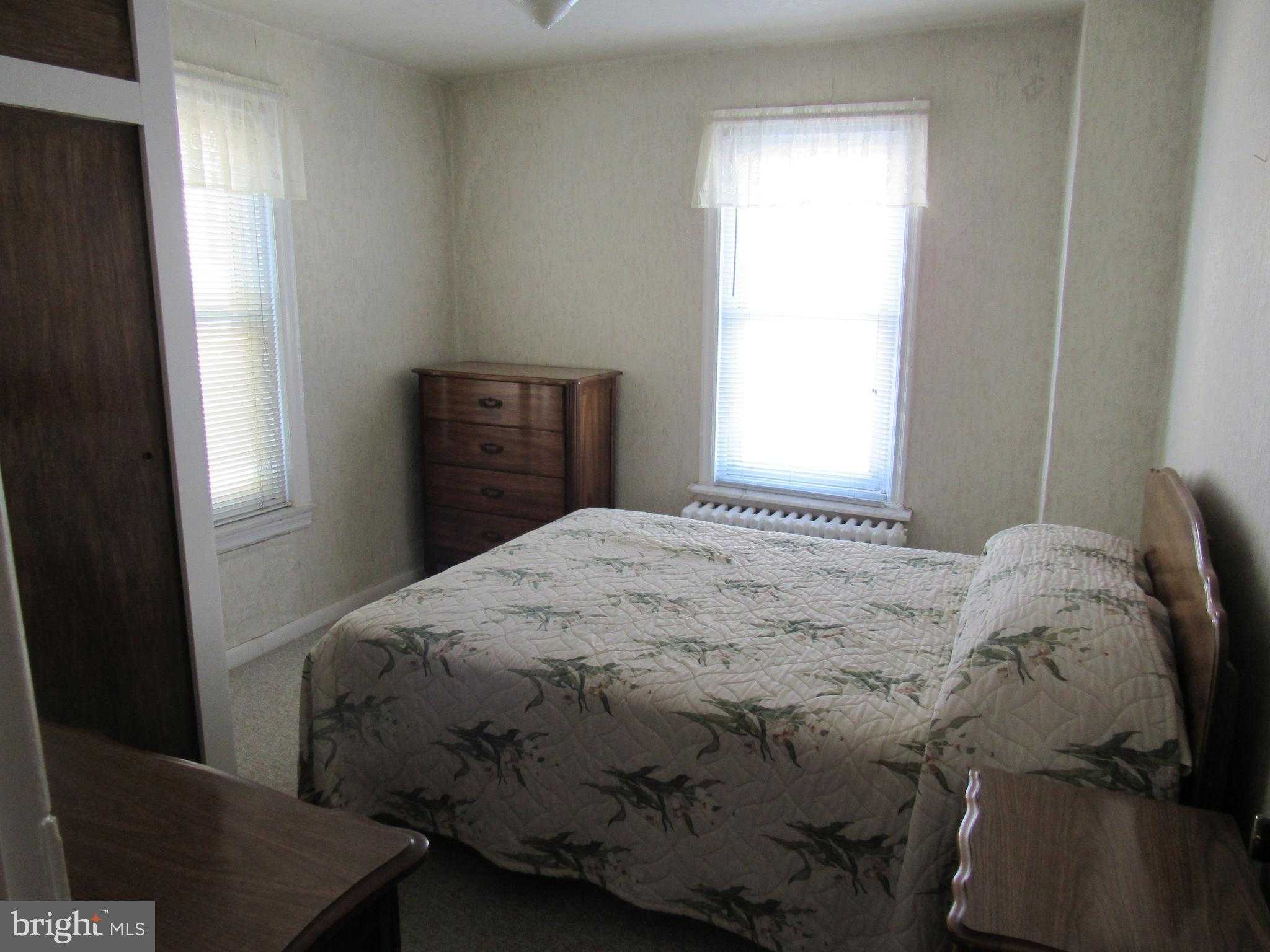 1033 Carpenter St photo 11