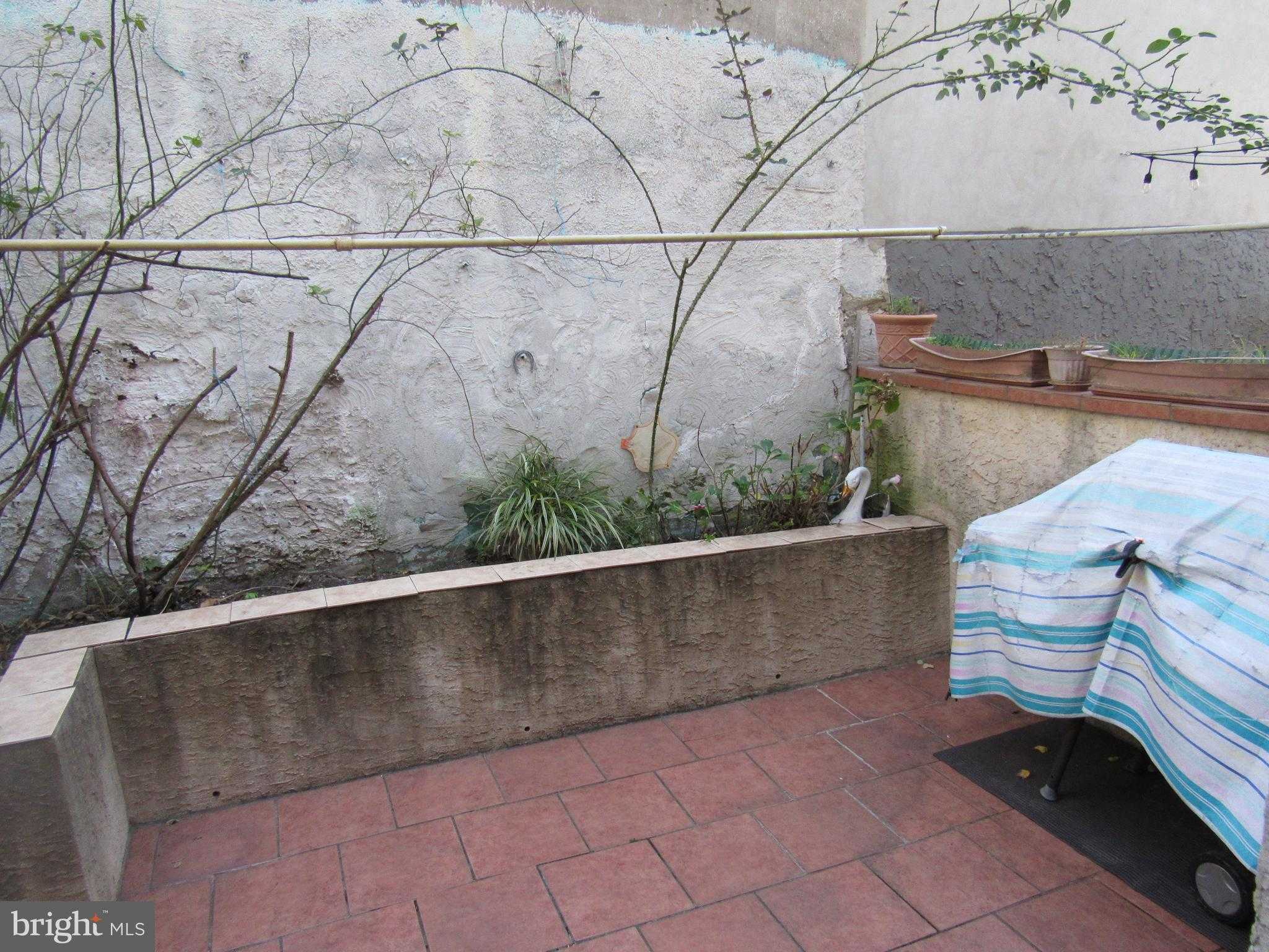 1033 Carpenter St photo 6