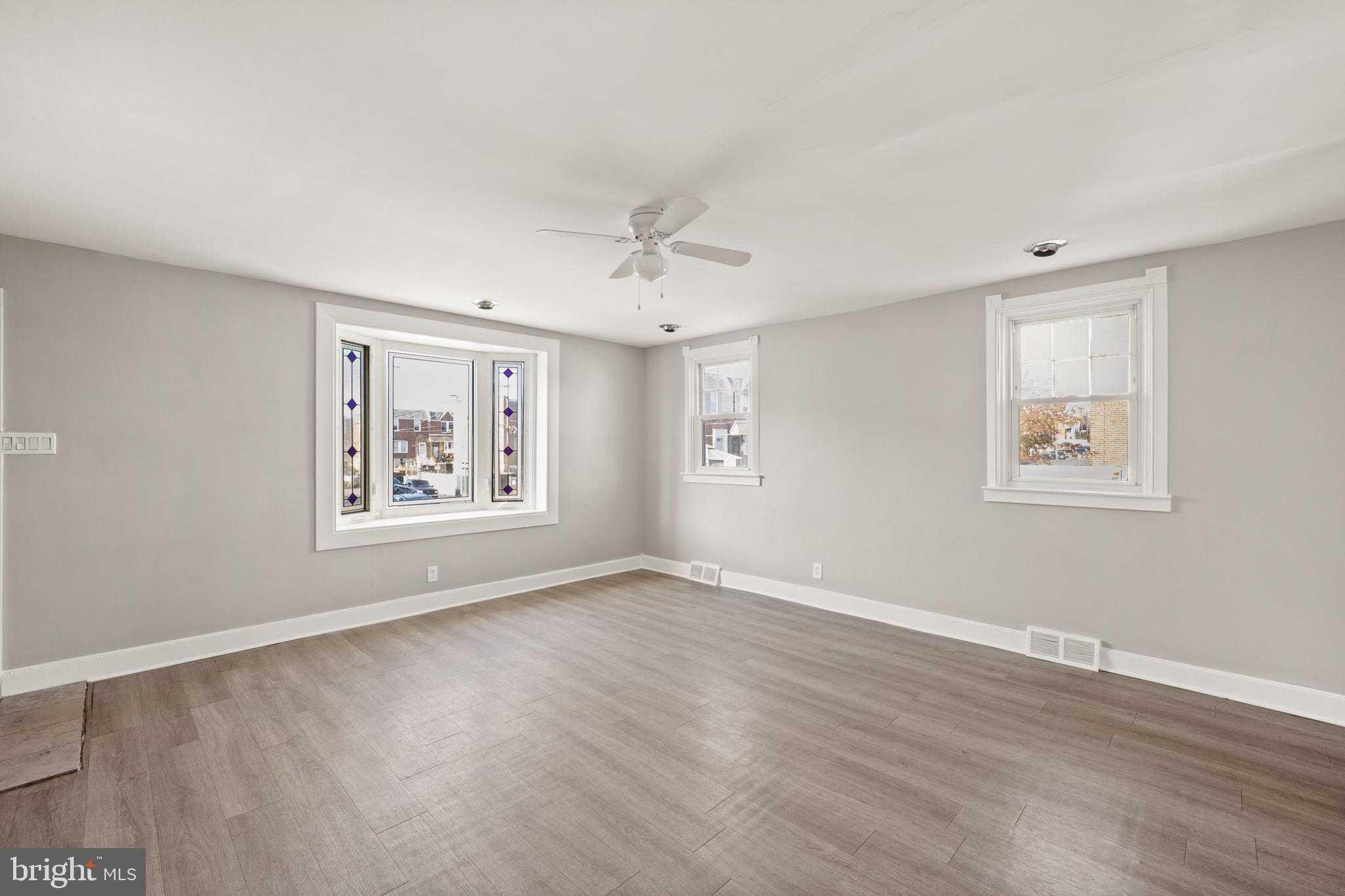 4301 Chippendale Ave photo 3