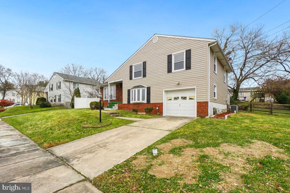 9307 Thornewood Dr photo 2