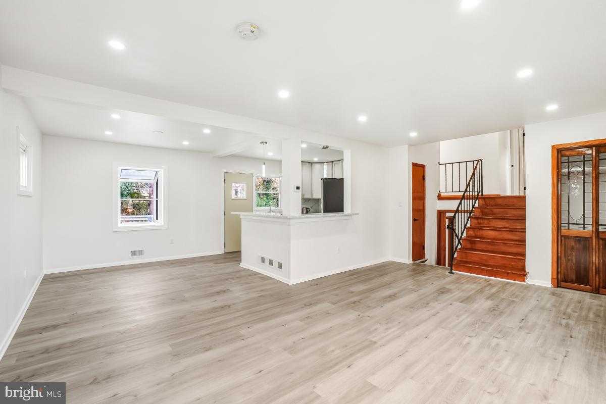 9307 Thornewood Dr photo 9