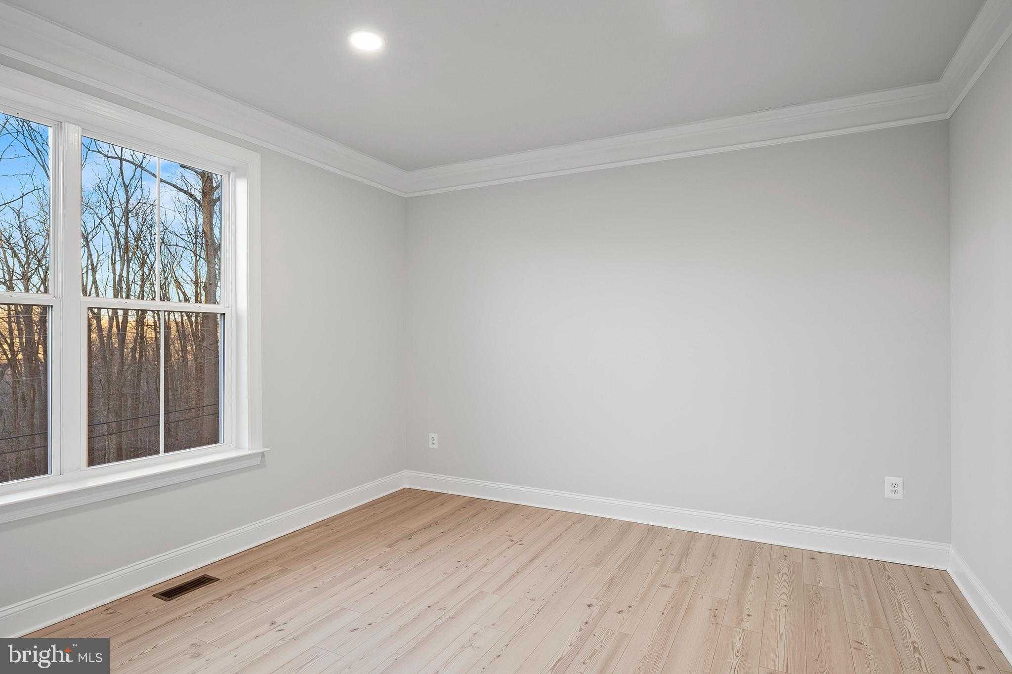 4496 Ilchester Rd photo 7