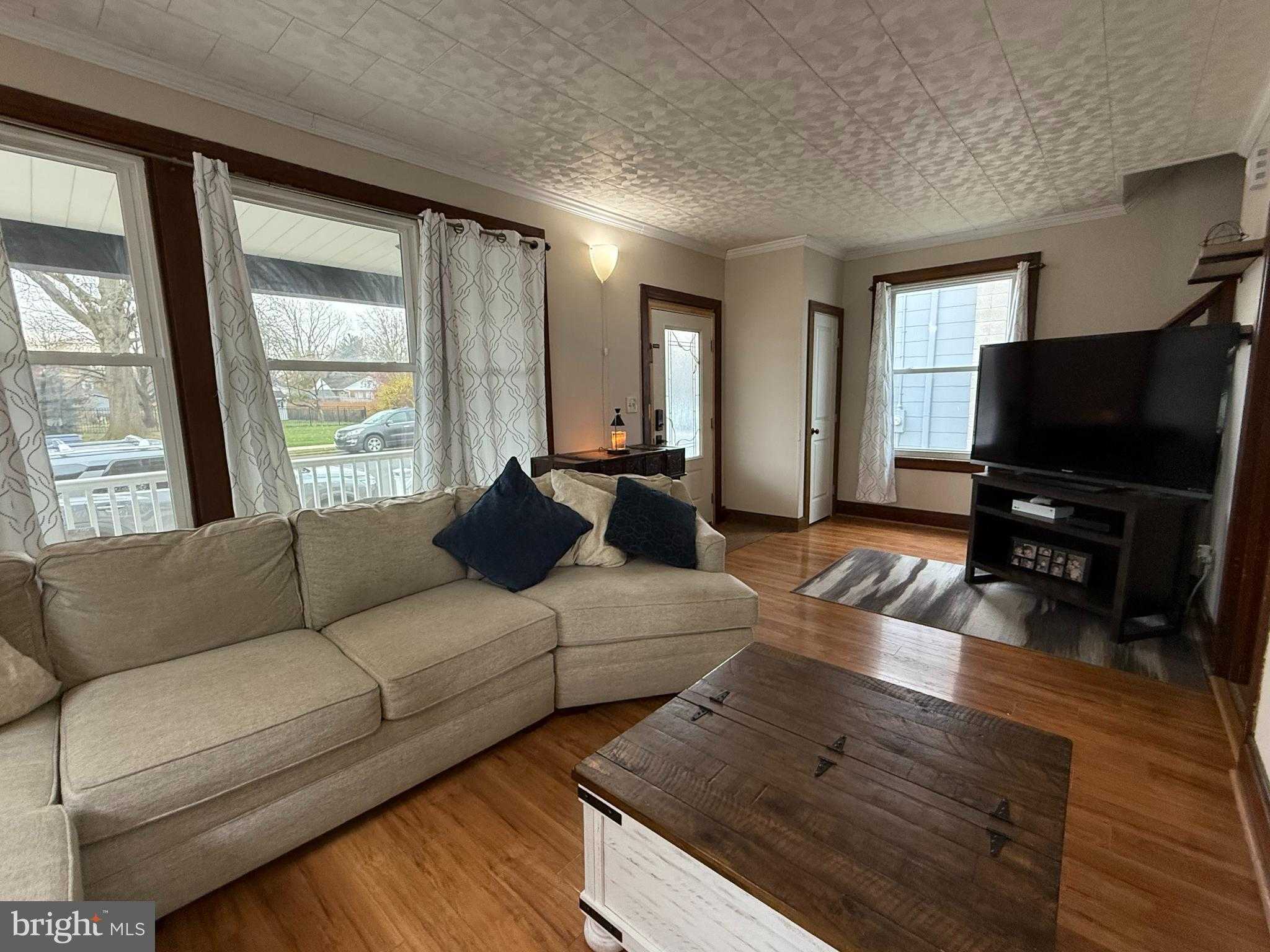 425 E Maple St photo 11