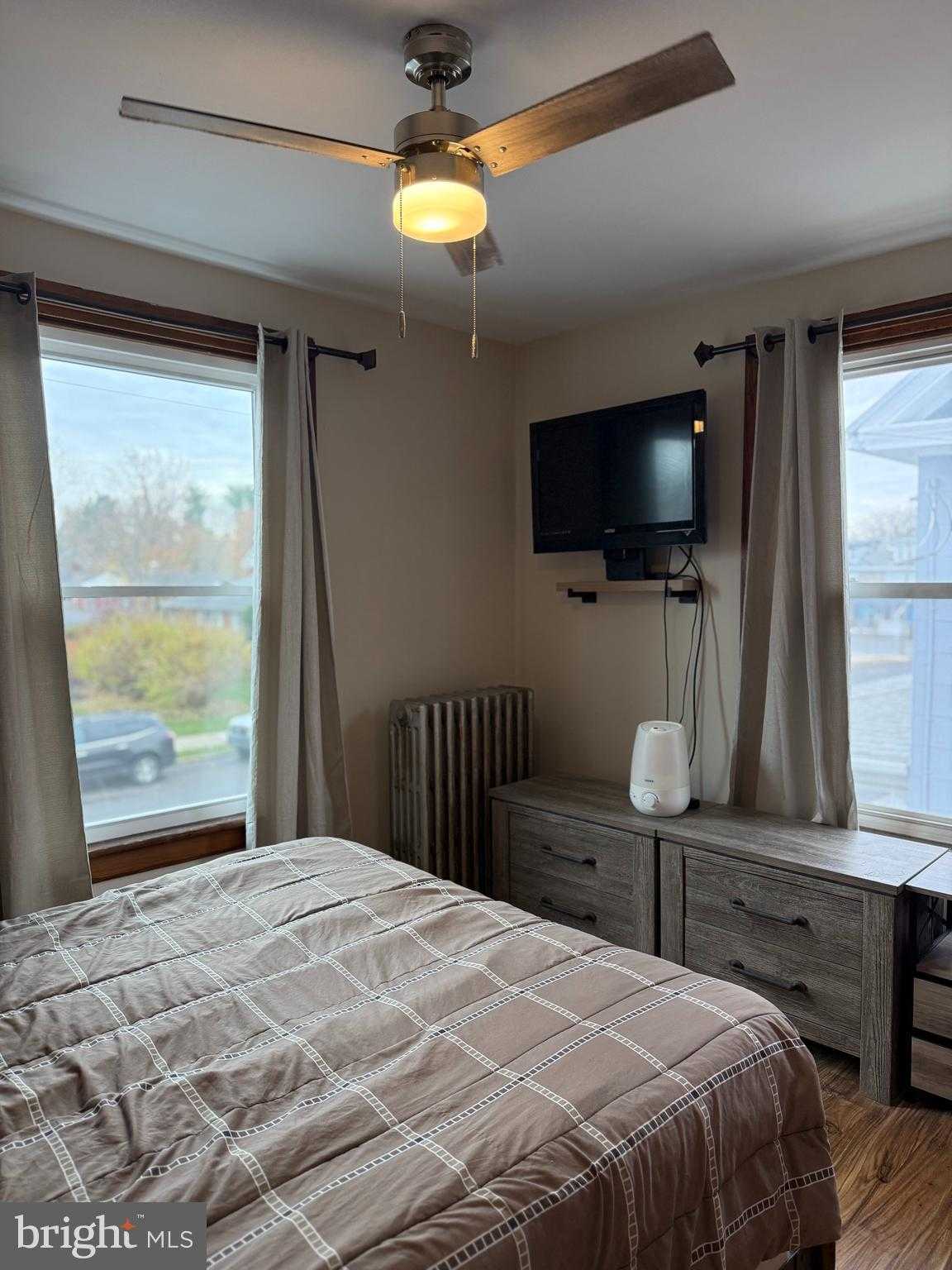 425 E Maple St photo 20