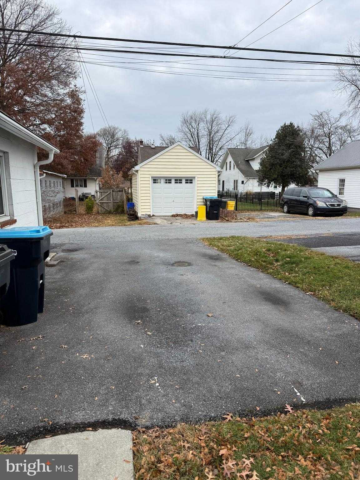 425 E Maple St photo 26