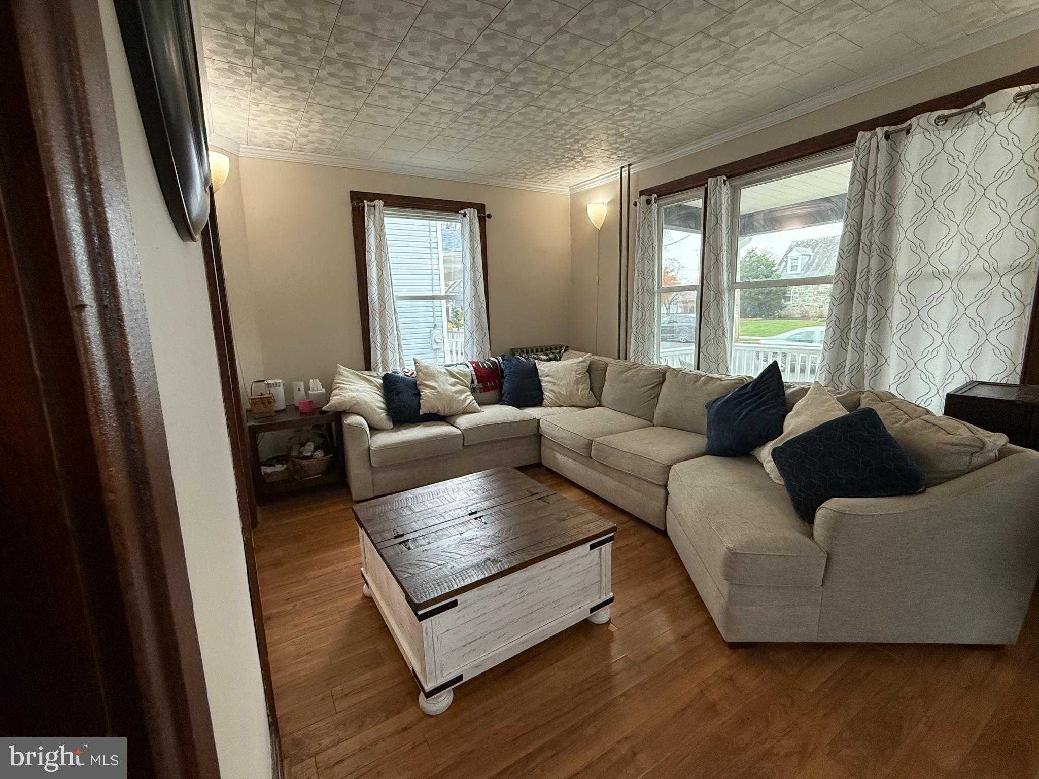 425 E Maple St photo 5